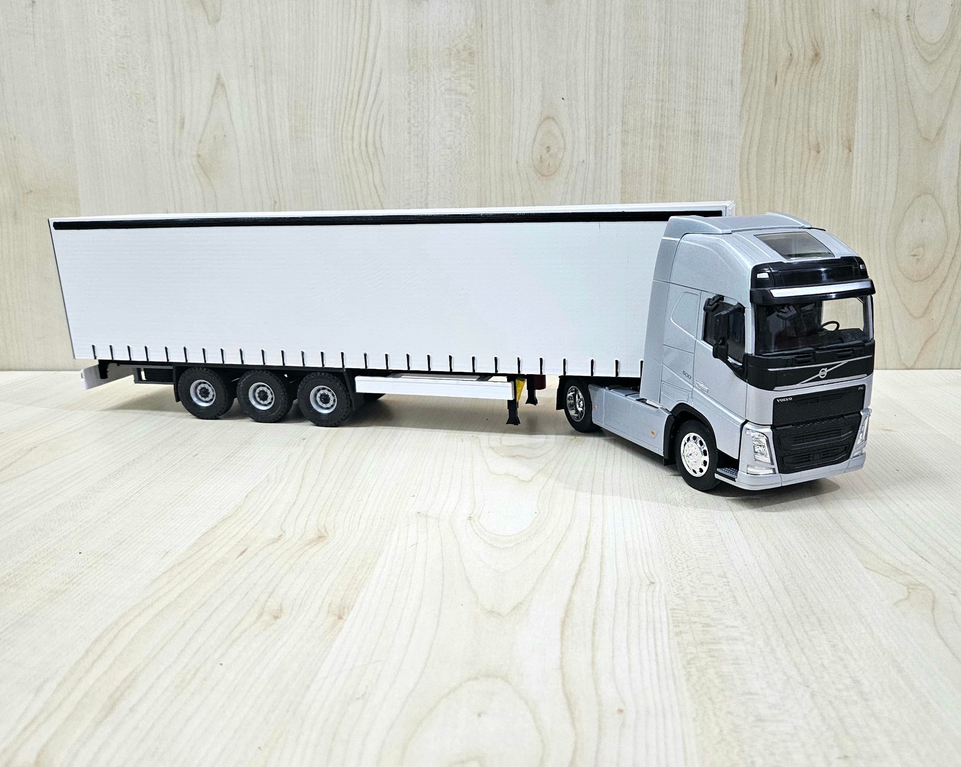 1/32 WELLY GRİ VOLVO FH4 TENTE DORSELİ TIR MAKETİ