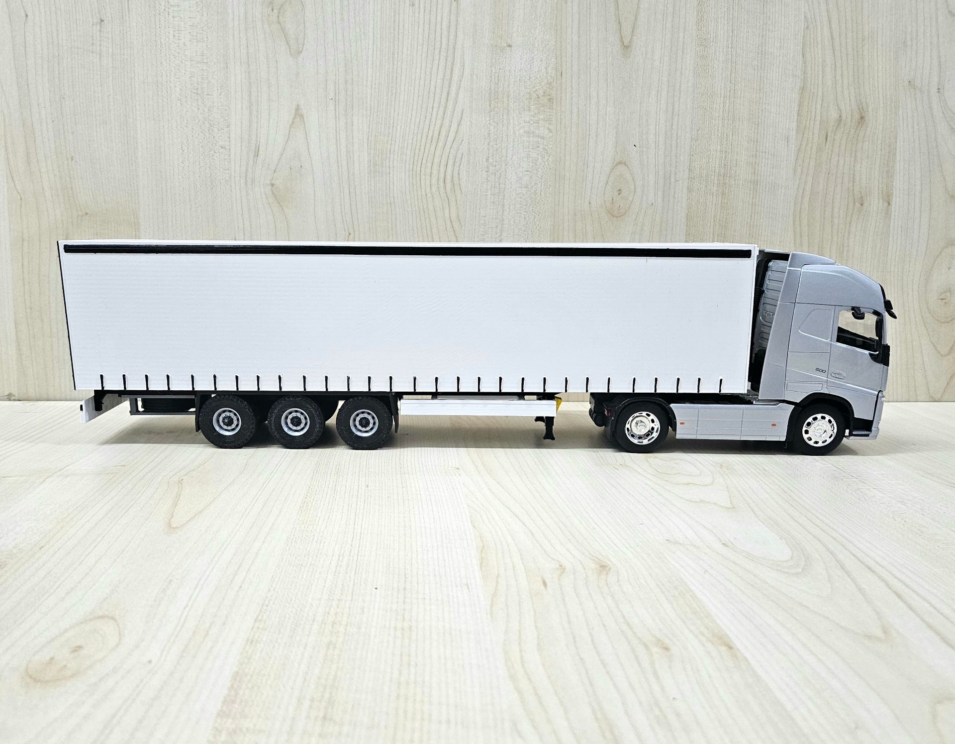 1/32 WELLY GRİ VOLVO FH4 TENTE DORSELİ TIR MAKETİ