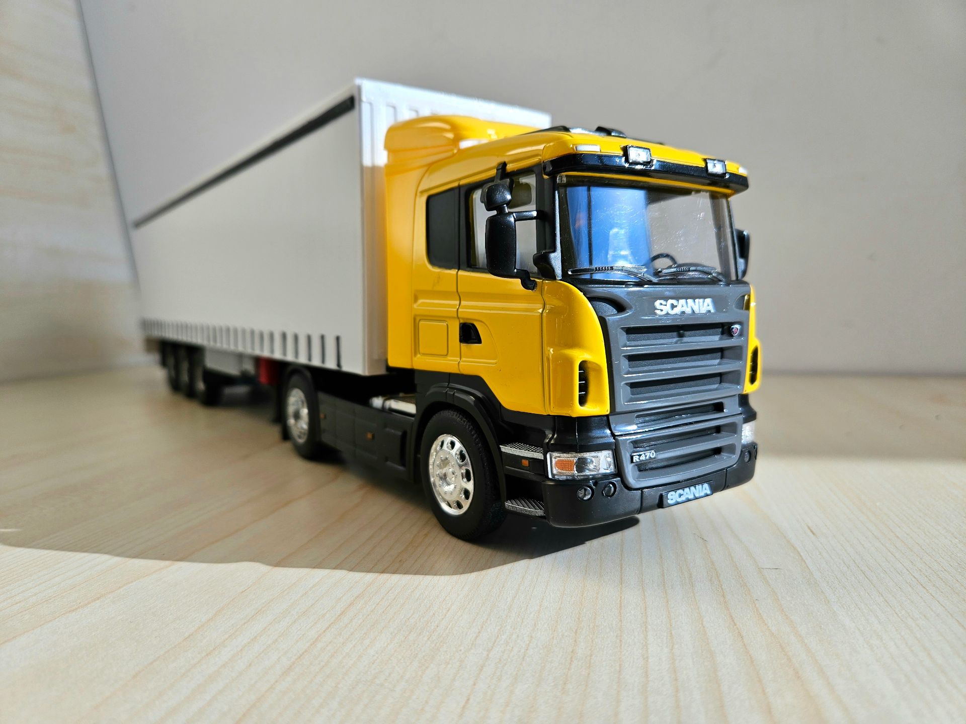 1/32 WELLY SCANIA R470 TENTE DORSELİ TIR MAKETİ