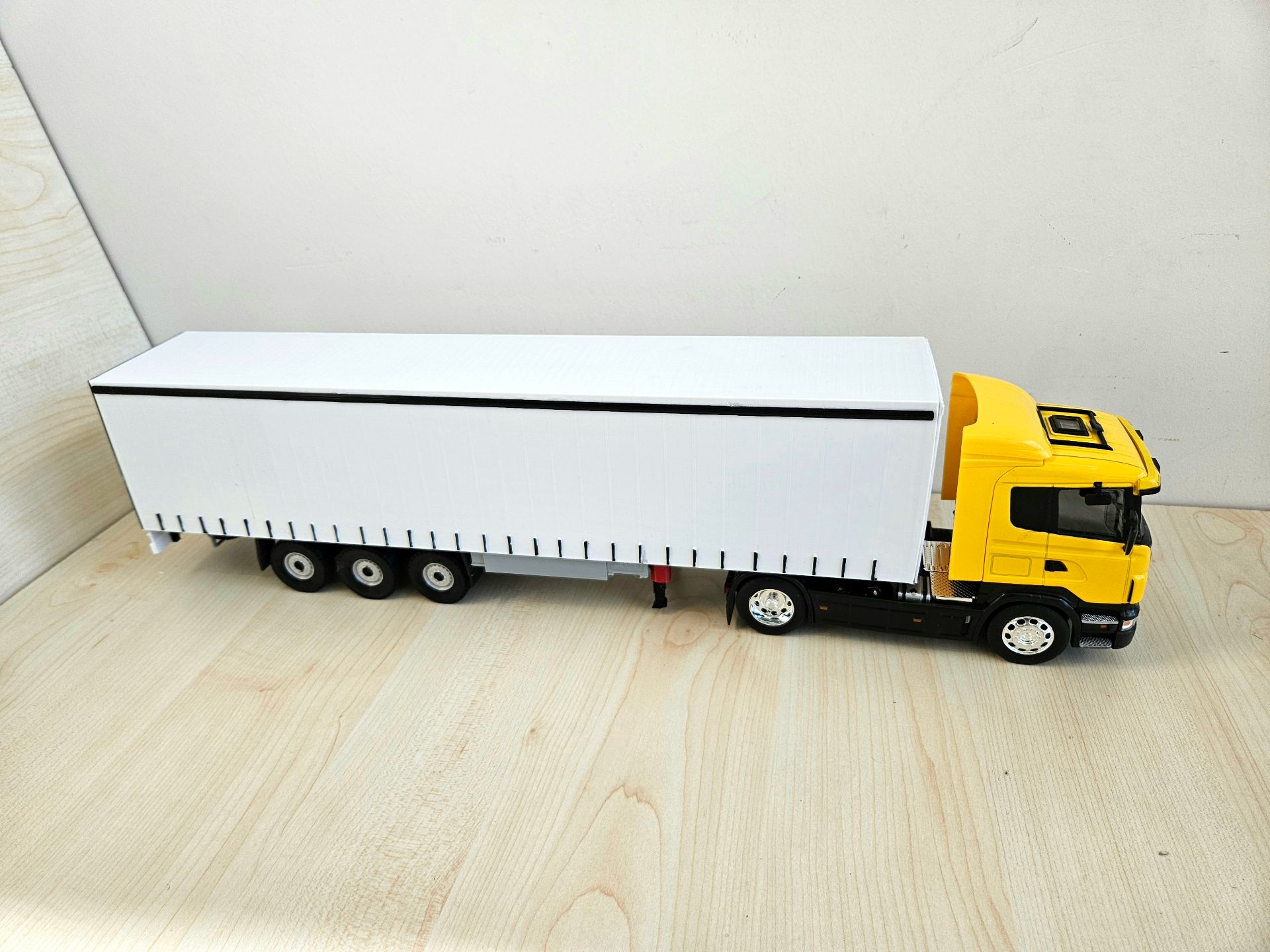 1/32 WELLY SCANIA R470 TENTE DORSELİ TIR MAKETİ