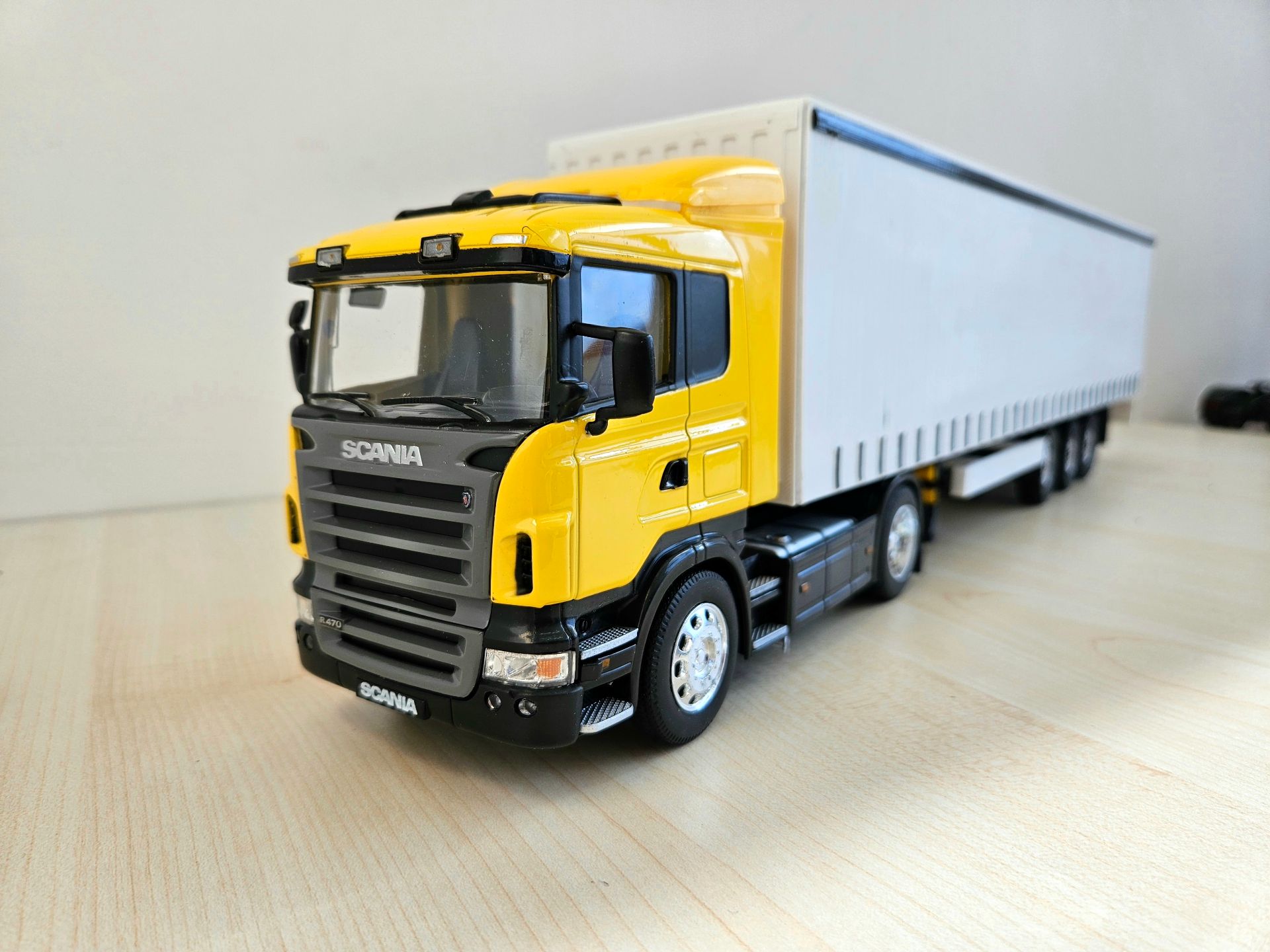 1/32 WELLY SCANIA R470 TENTE DORSELİ TIR MAKETİ