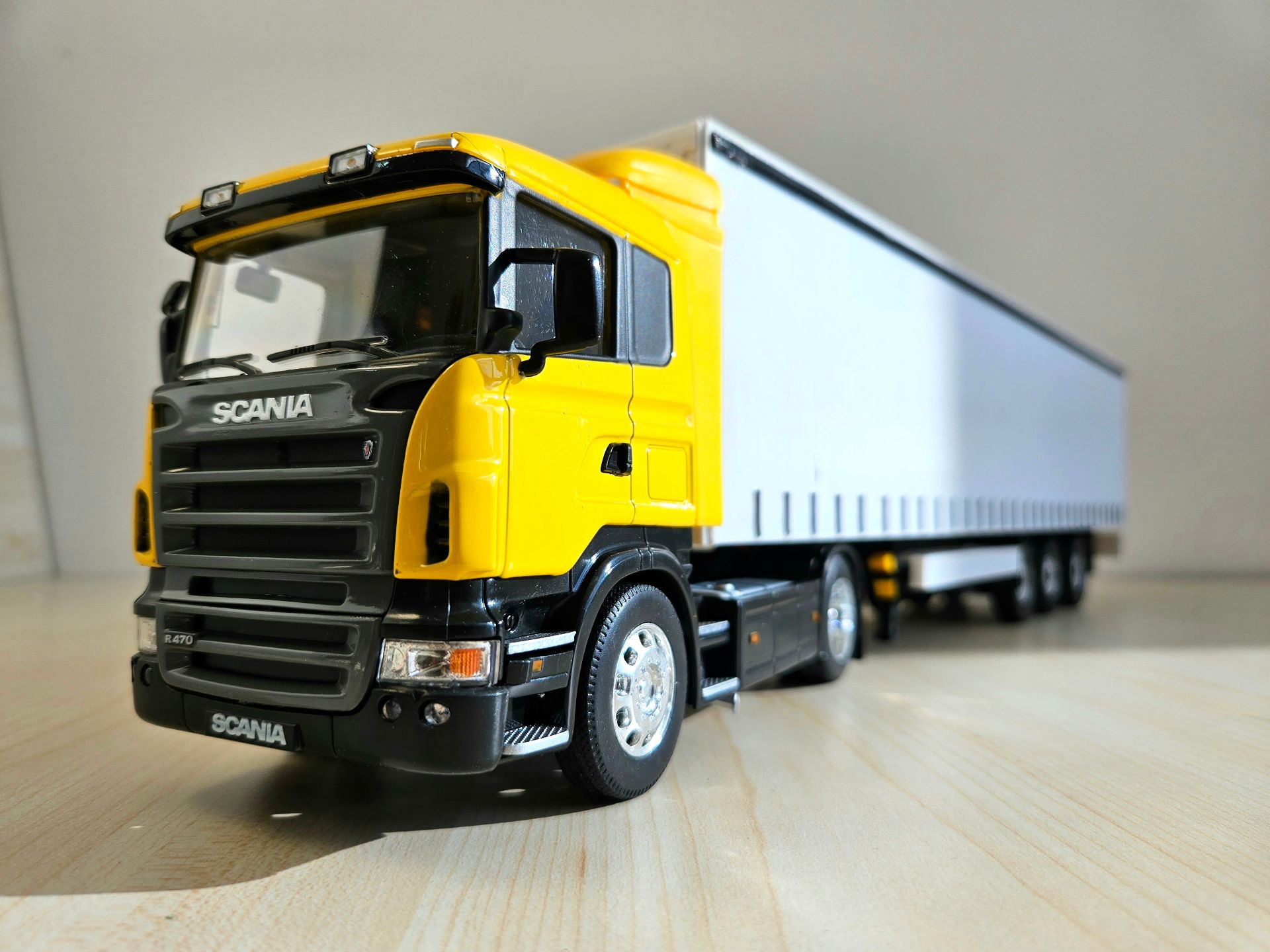 1/32 WELLY SCANIA R470 TENTE DORSELİ TIR MAKETİ