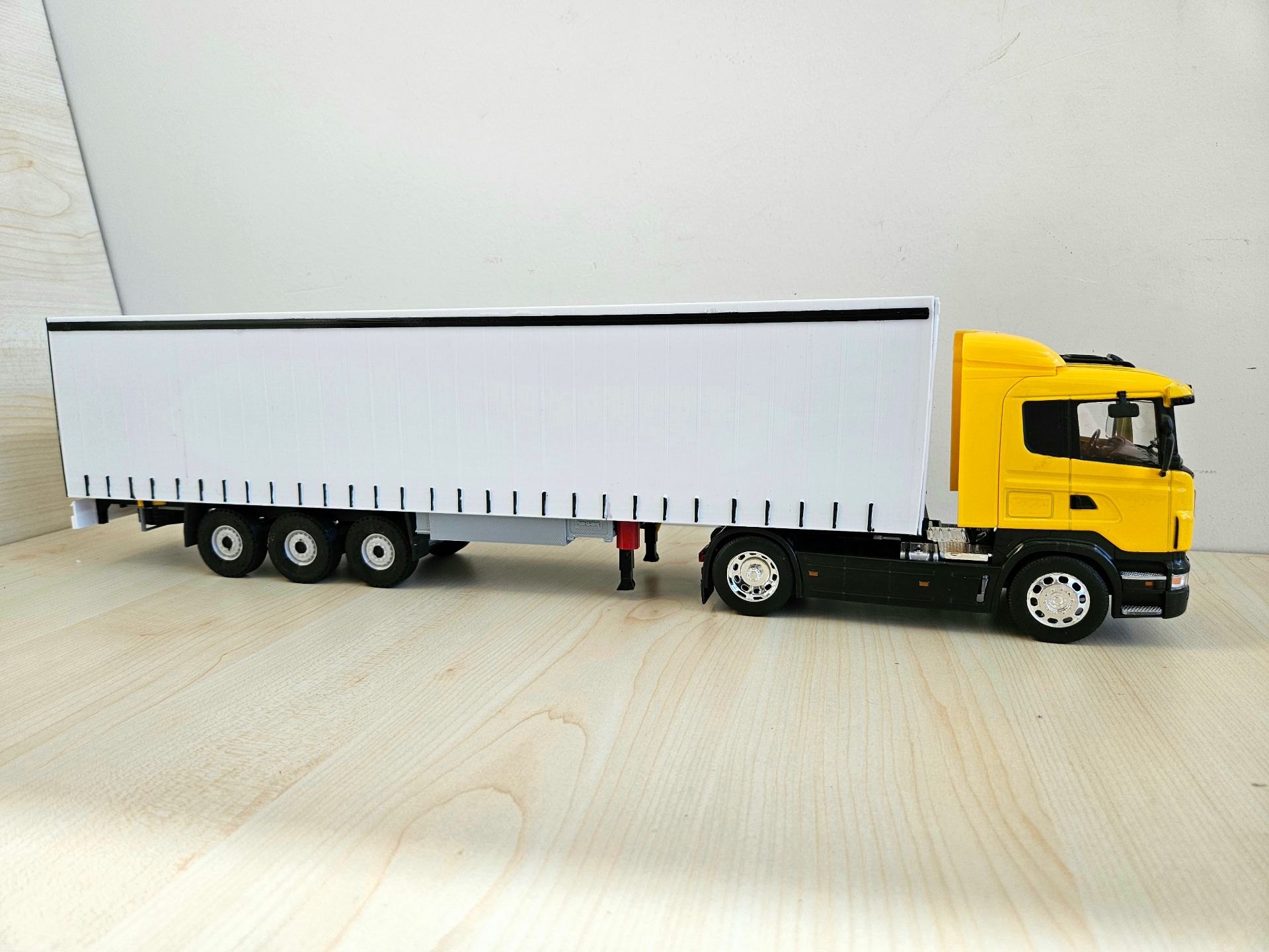1/32 WELLY SCANIA R470 TENTE DORSELİ TIR MAKETİ