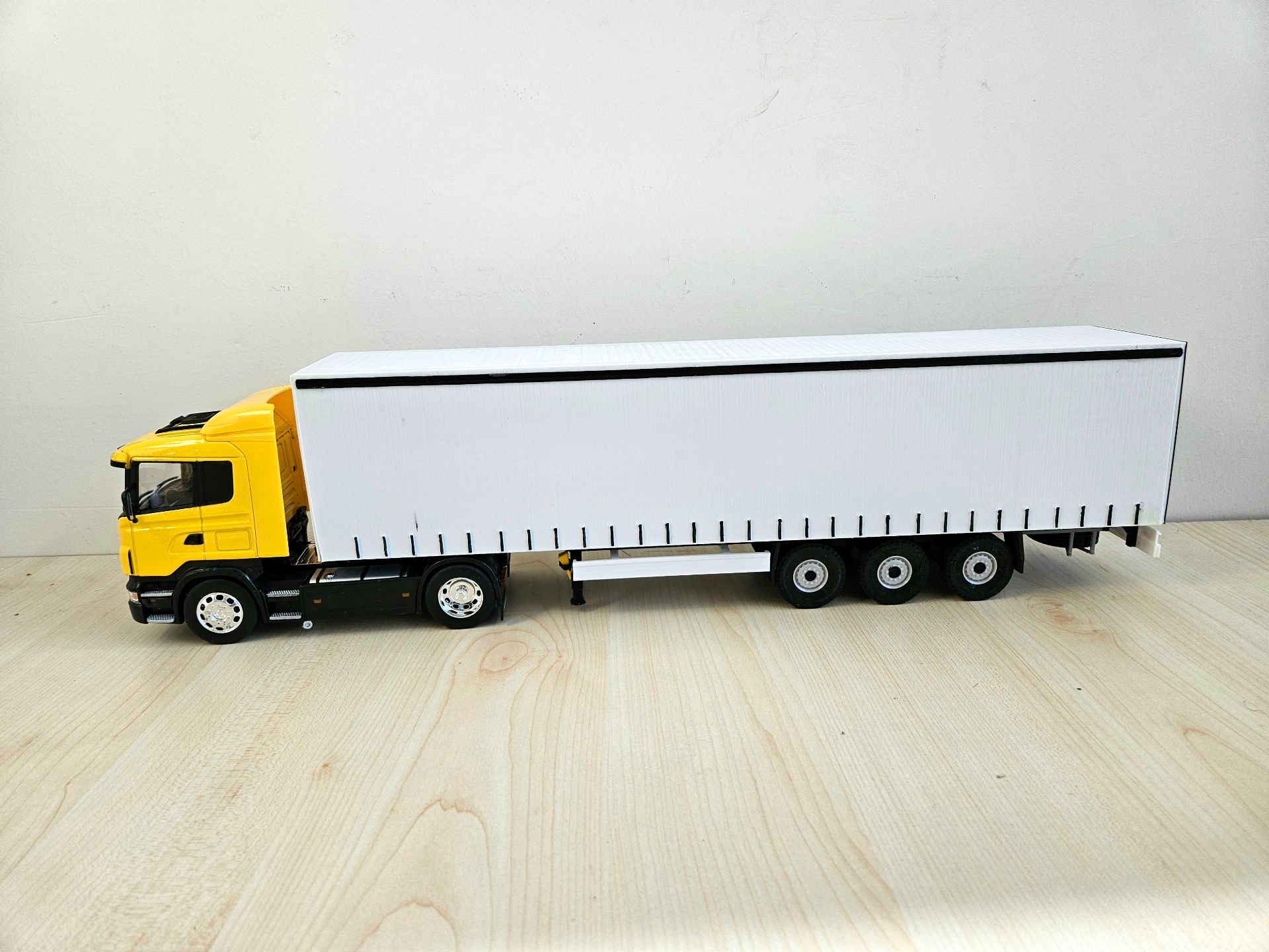 1/32 WELLY SCANIA R470 TENTE DORSELİ TIR MAKETİ