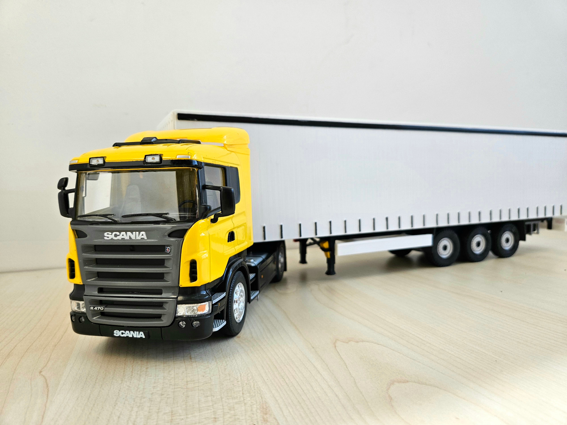 1/32 WELLY SCANIA R470 TENTE DORSELİ TIR MAKETİ