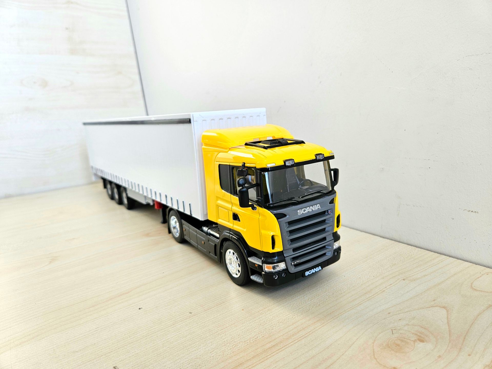 1/32 WELLY SCANIA R470 TENTE DORSELİ TIR MAKETİ