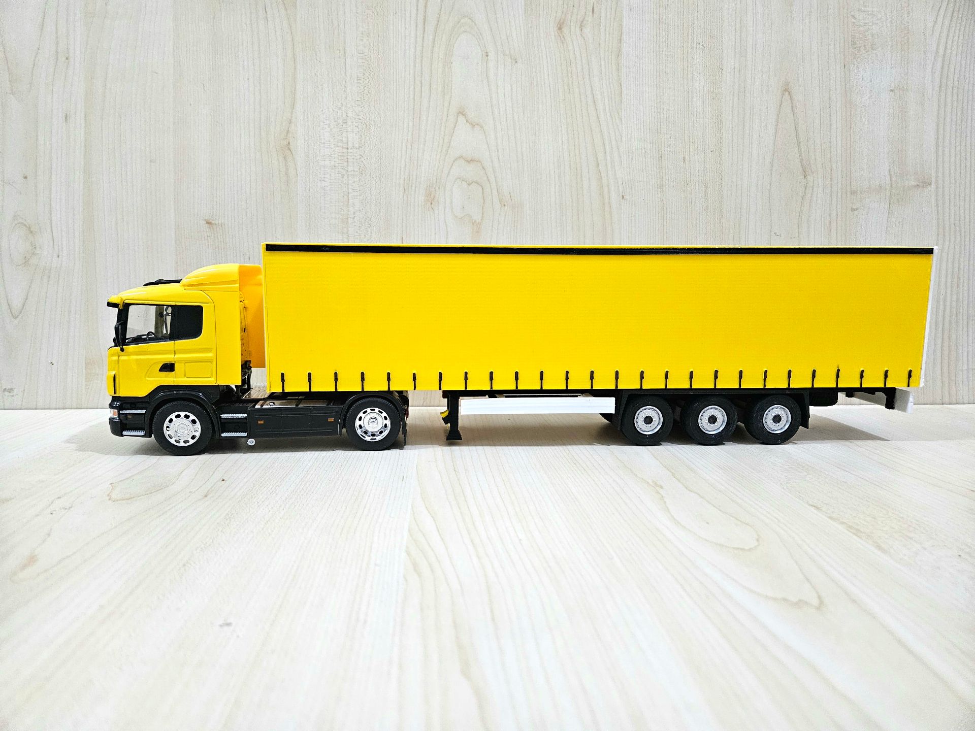 1/32 WELLY SCANIA R470 TENTE DORSELİ TIR MAKETİ
