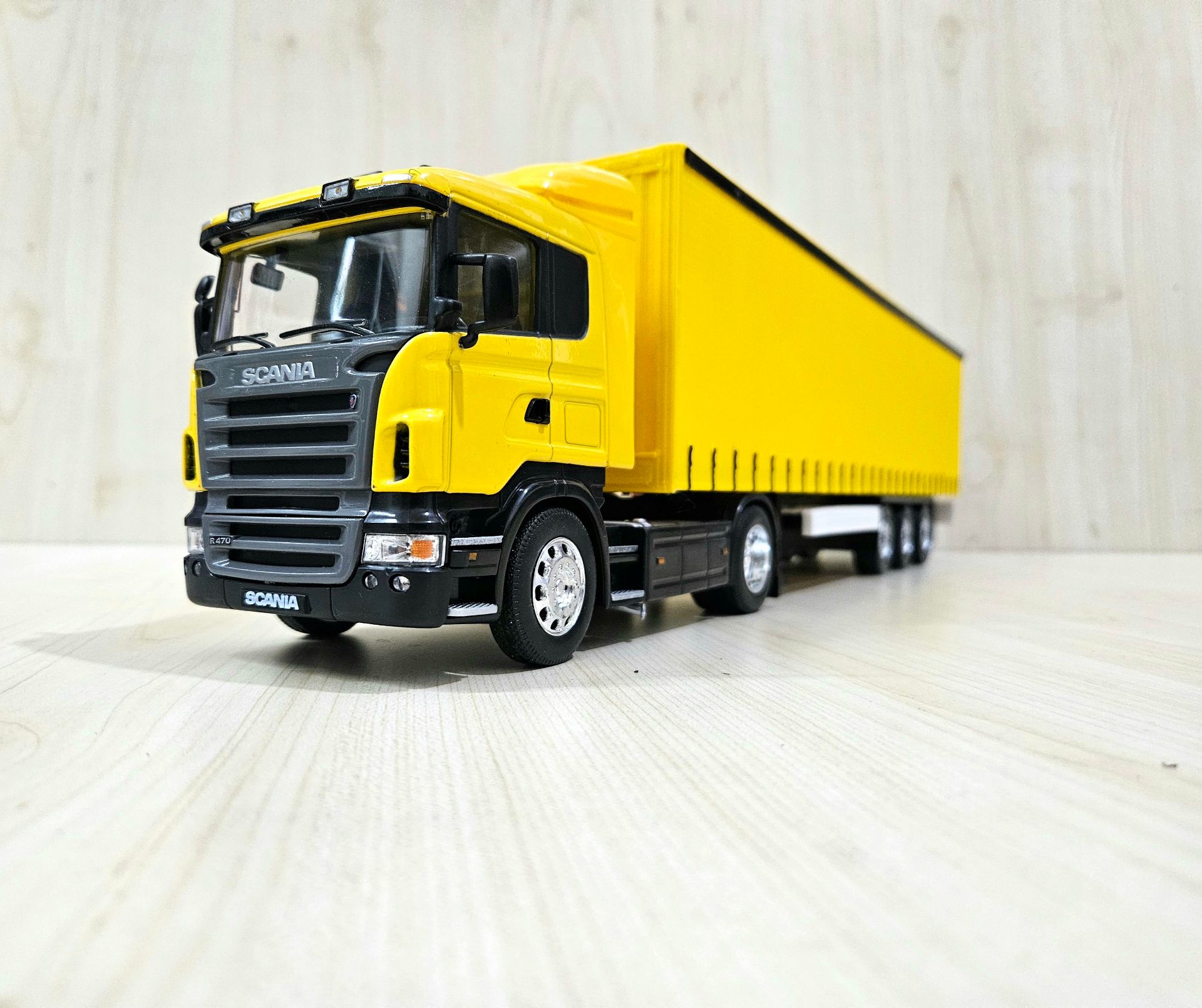 1/32 WELLY SCANIA R470 TENTE DORSELİ TIR MAKETİ