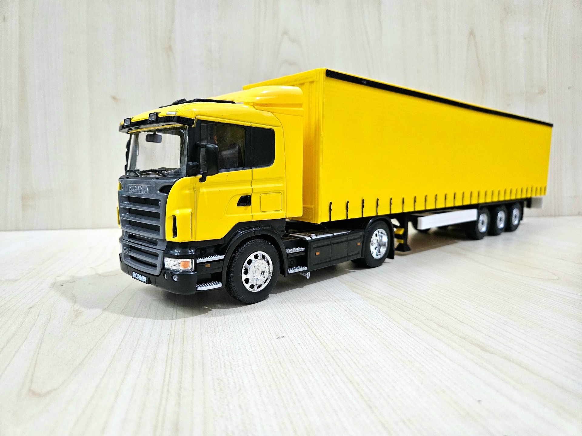 1/32 WELLY SCANIA R470 TENTE DORSELİ TIR MAKETİ