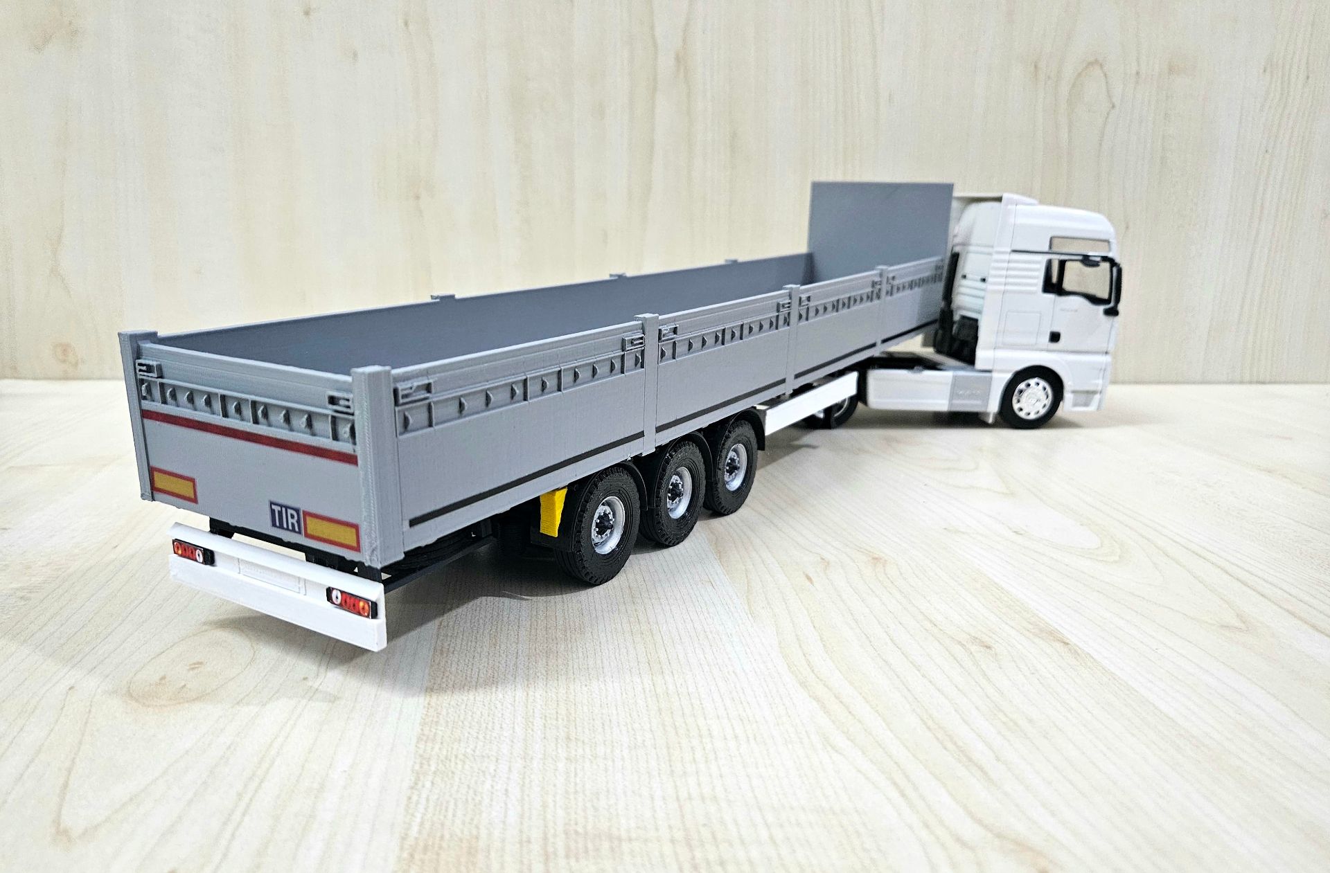1/32 WELLY MAN TGX GRİ SAL DORSELİ TIR MAKETİ