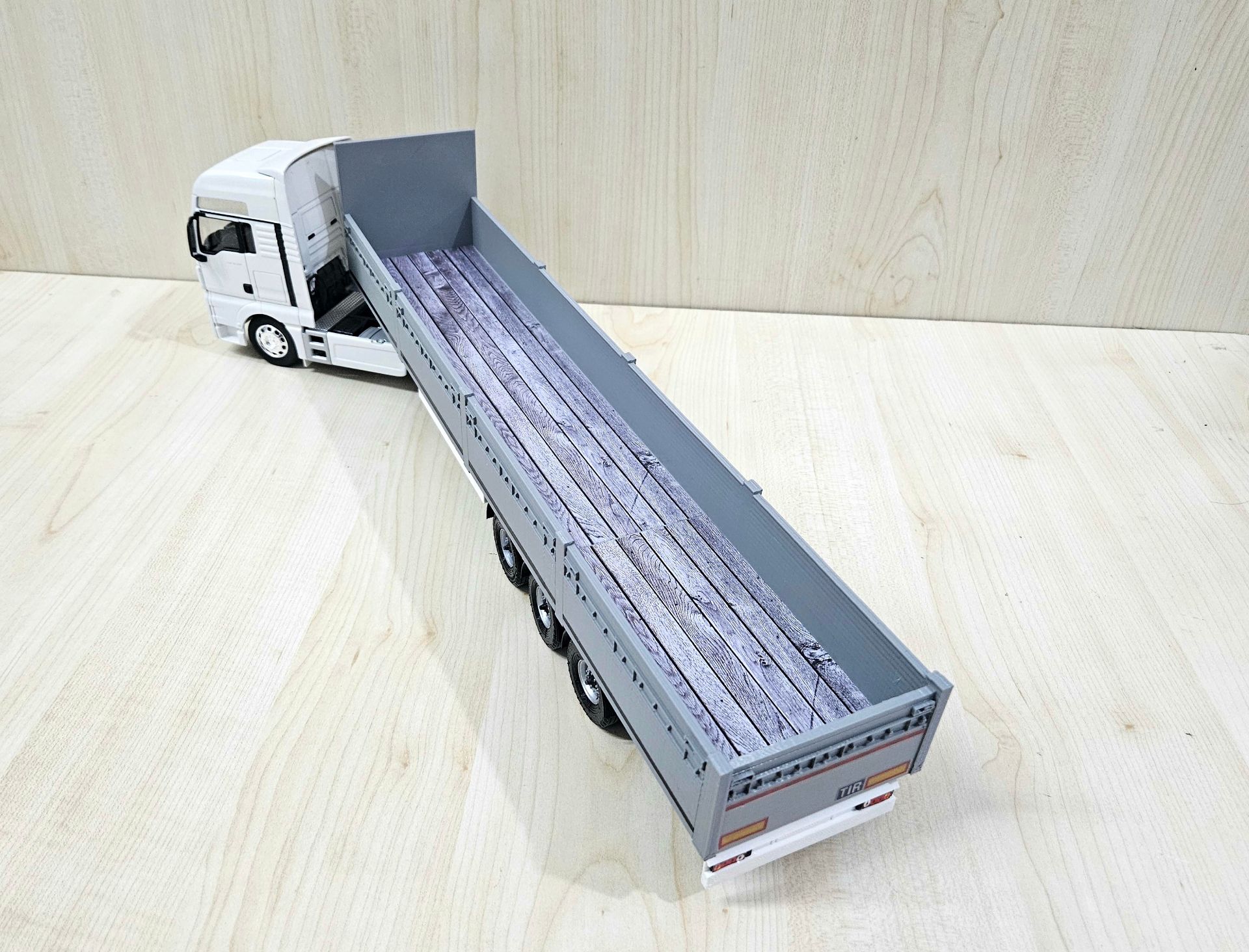 1/32 WELLY MAN TGX GRİ SAL DORSELİ TIR MAKETİ