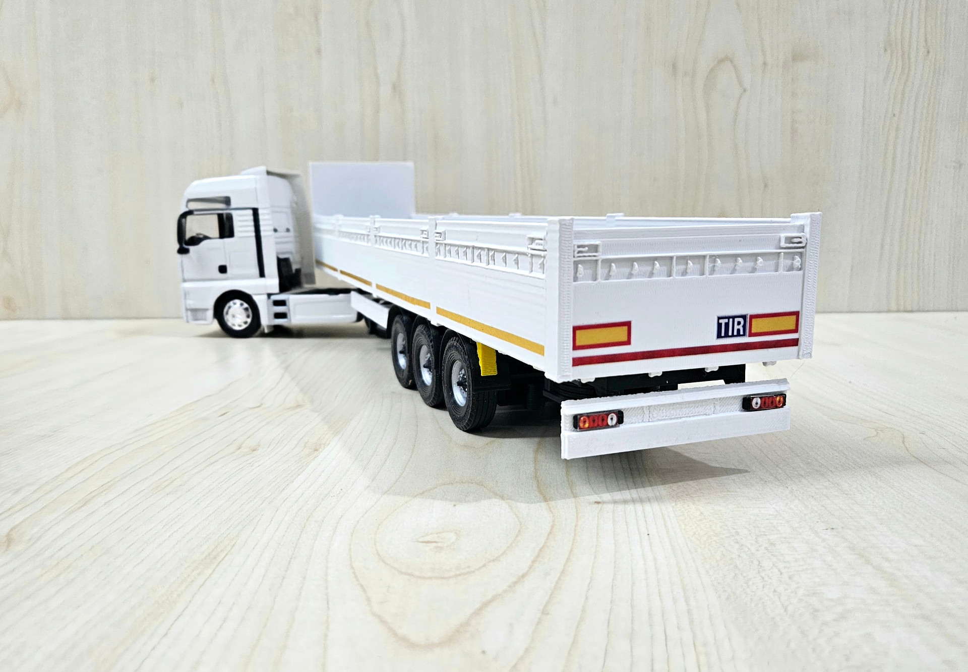 1/32 WELLY MAN TGX SAL DORSELİ TIR MAKETİ