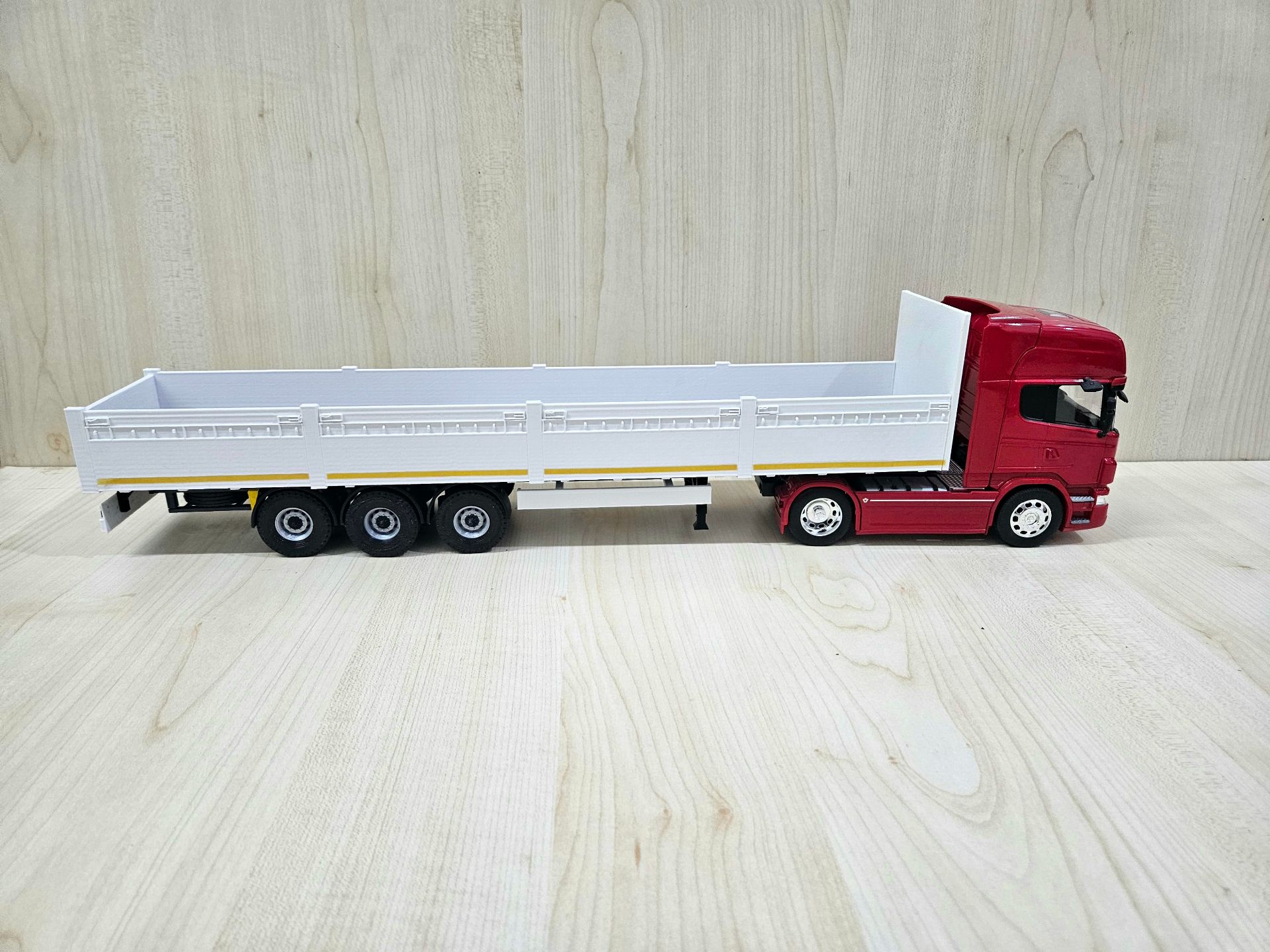 1/32 WELLY SCANIA R730 BEYAZ SAL DORSELİ TIR MAKETİ