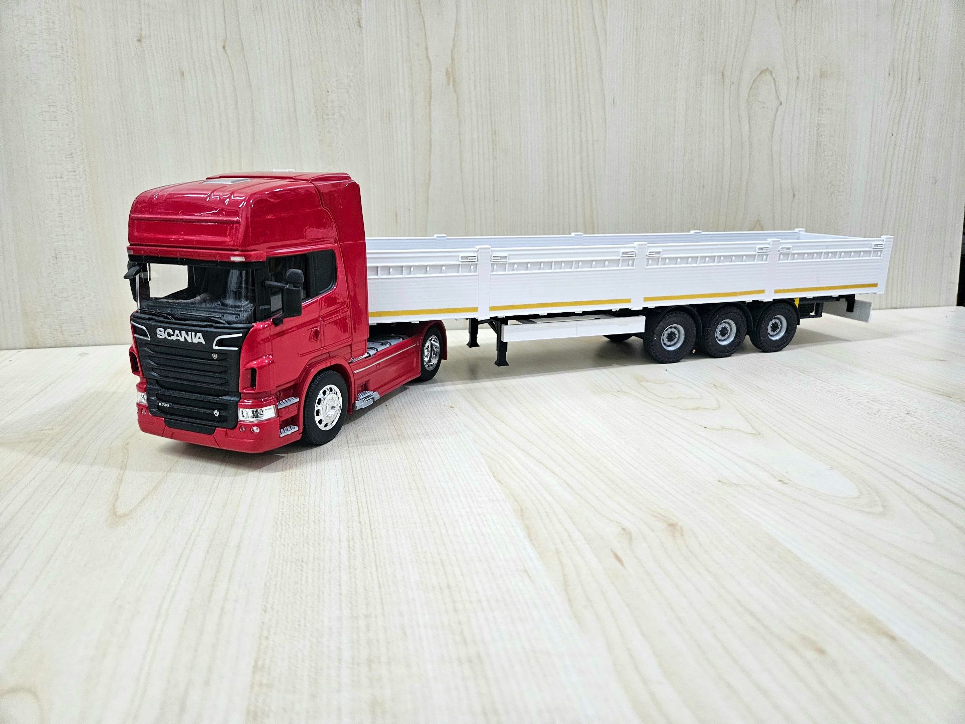 1/32 WELLY SCANIA R730 BEYAZ SAL DORSELİ TIR MAKETİ
