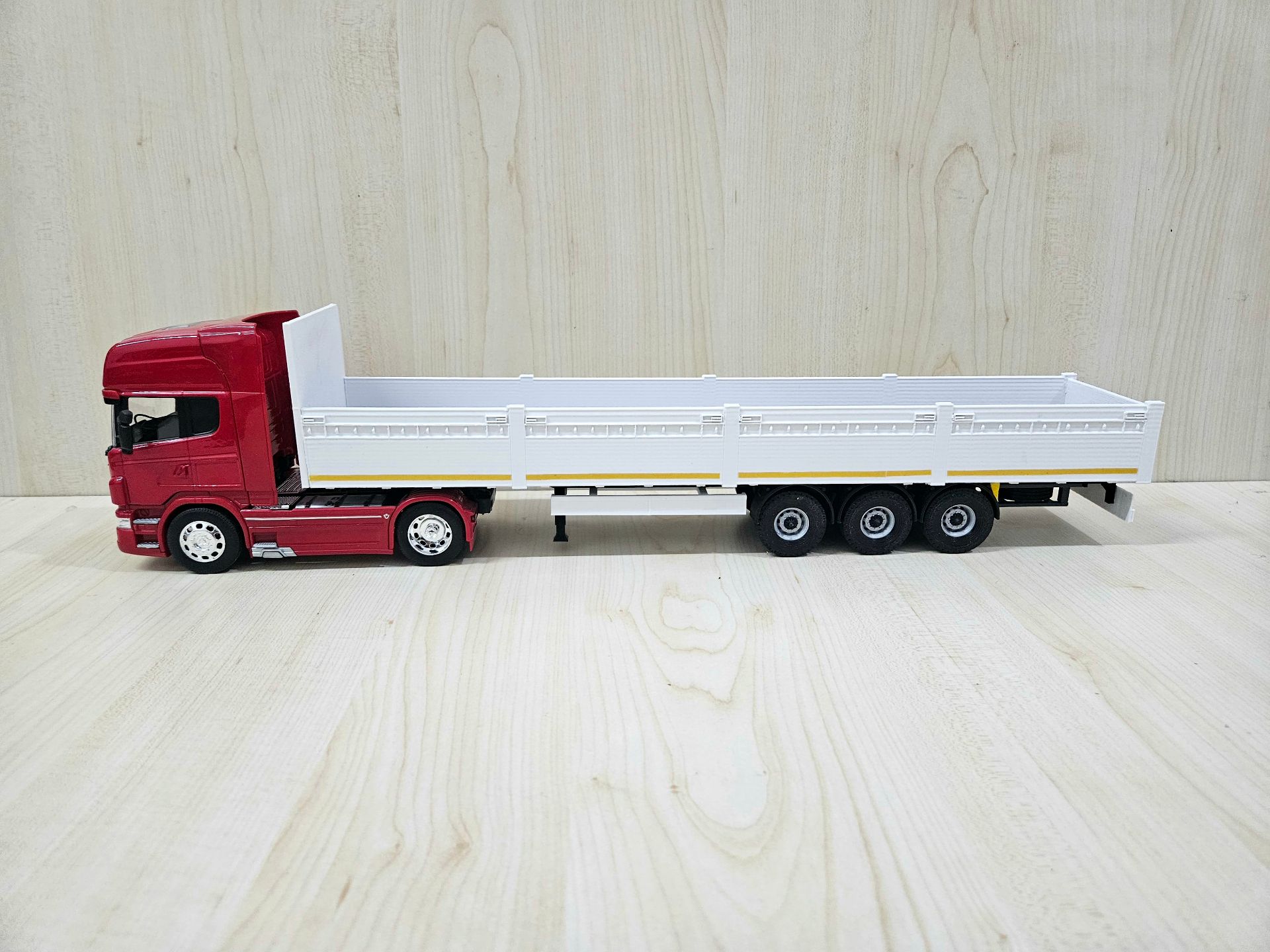 1/32 WELLY SCANIA R730 BEYAZ SAL DORSELİ TIR MAKETİ