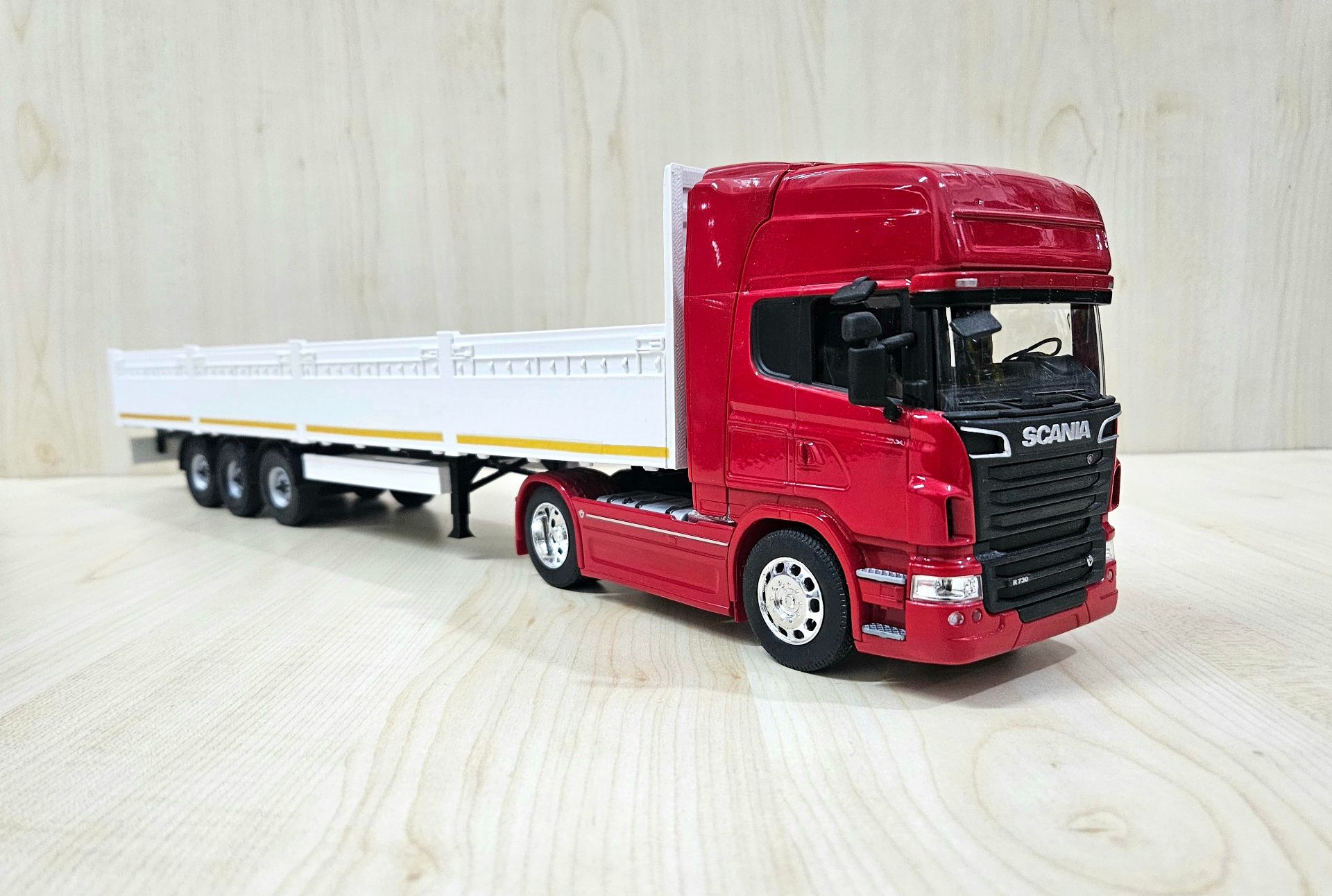 1/32 WELLY SCANIA R730 BEYAZ SAL DORSELİ TIR MAKETİ