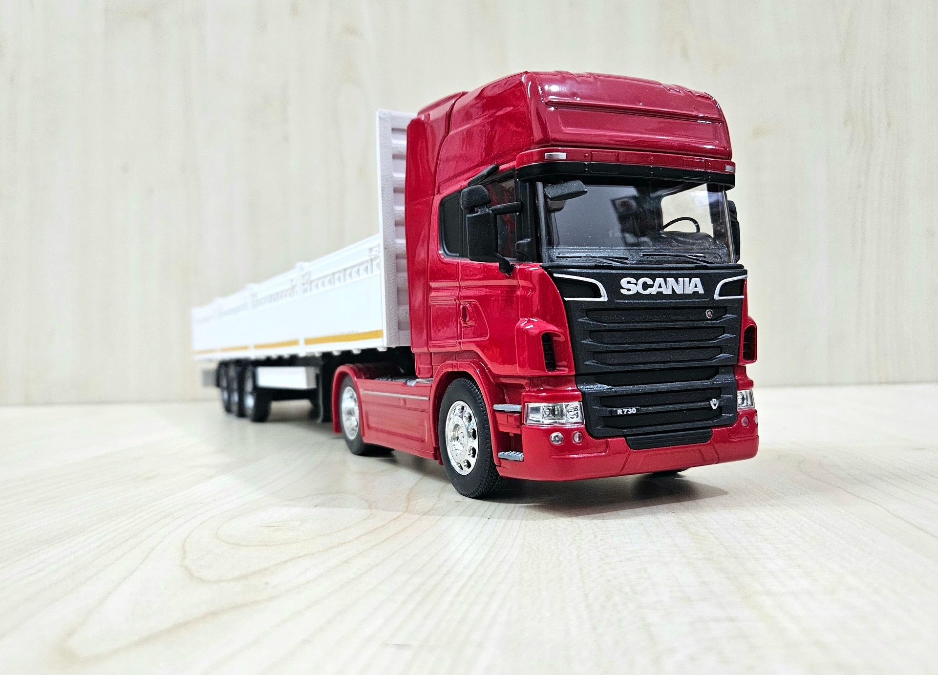 1/32 WELLY SCANIA R730 BEYAZ SAL DORSELİ TIR MAKETİ