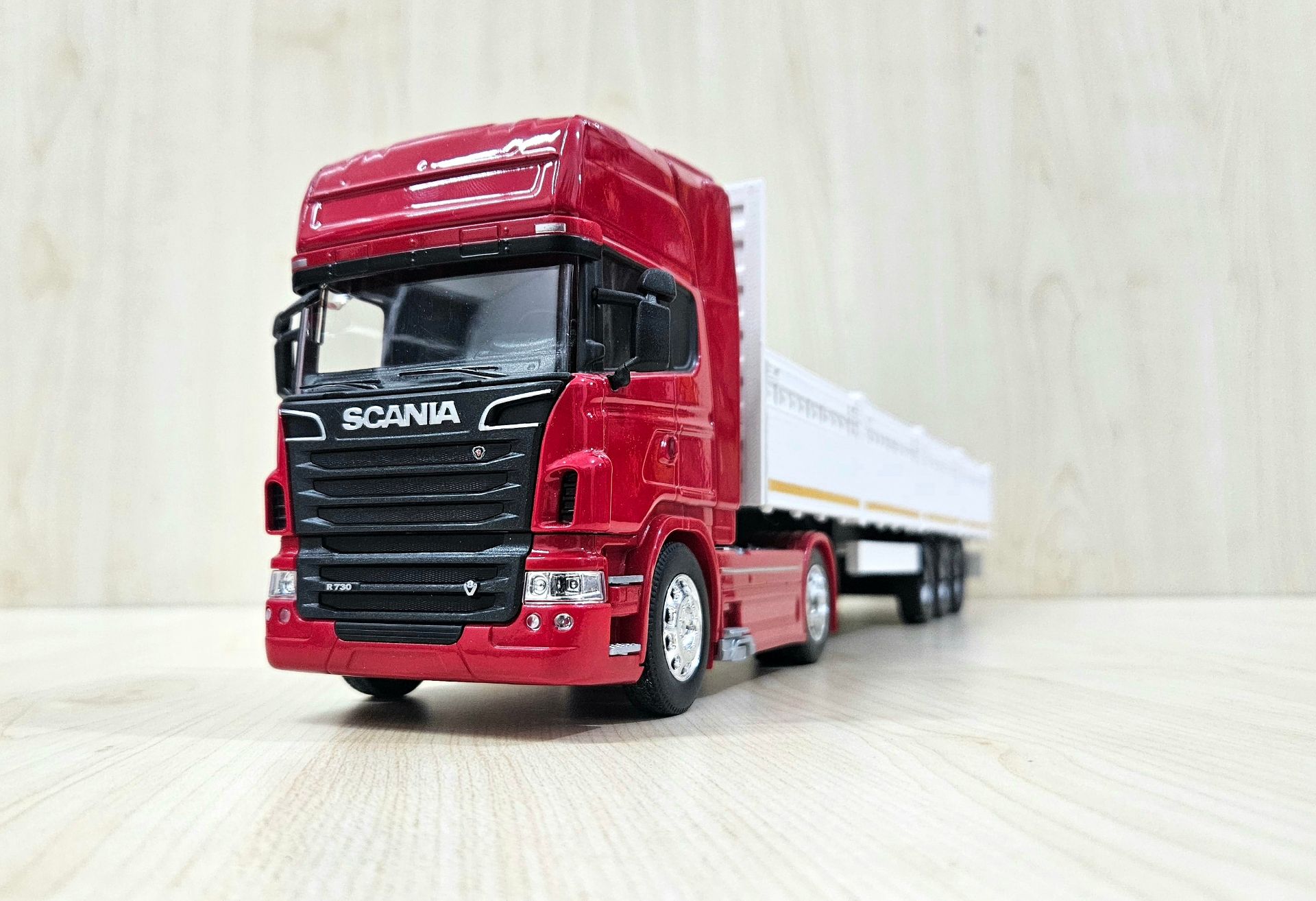 1/32 WELLY SCANIA R730 BEYAZ SAL DORSELİ TIR MAKETİ
