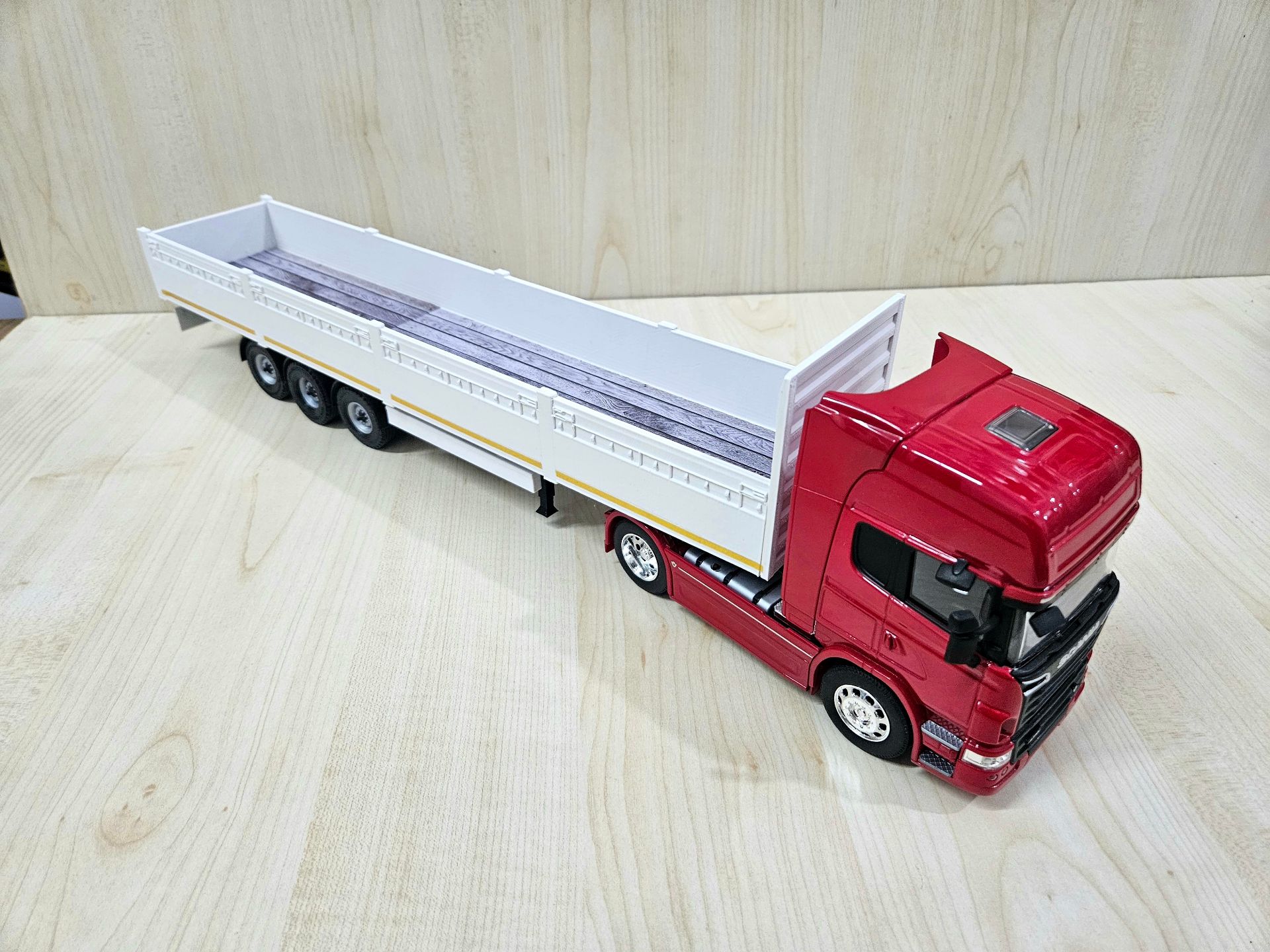 1/32 WELLY SCANIA R730 BEYAZ SAL DORSELİ TIR MAKETİ