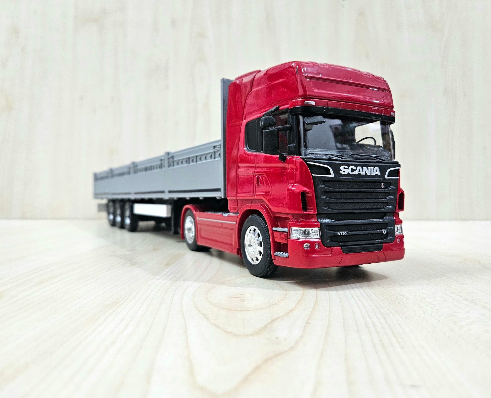 1/32 WELLY SCANIA R730 GRİ SAL DORSELİ TIR MAKETİ