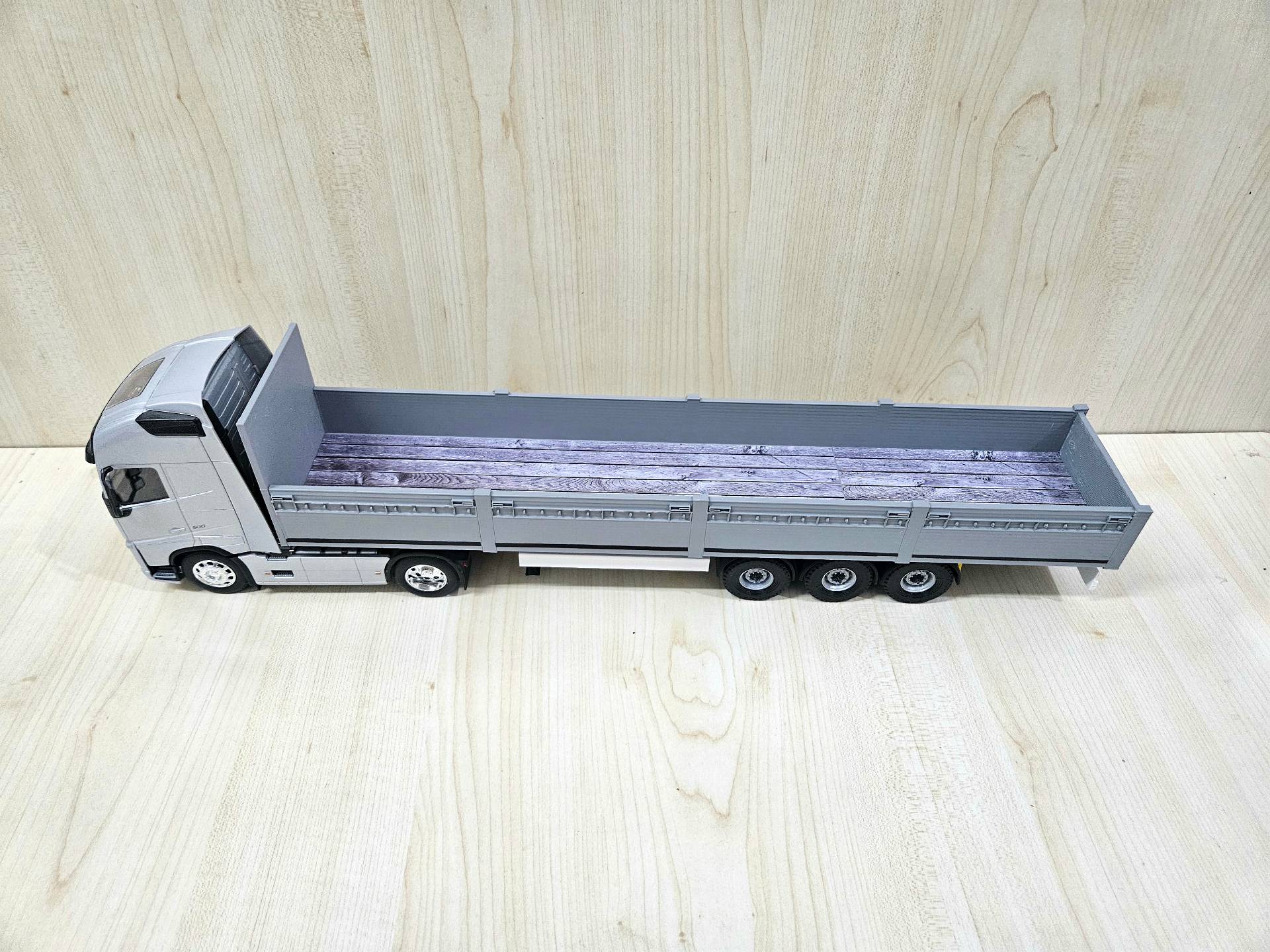 1/32 WELLY GRİ VOLVO FH4 GRİ SAL DORSELİ TIR MAKETİ