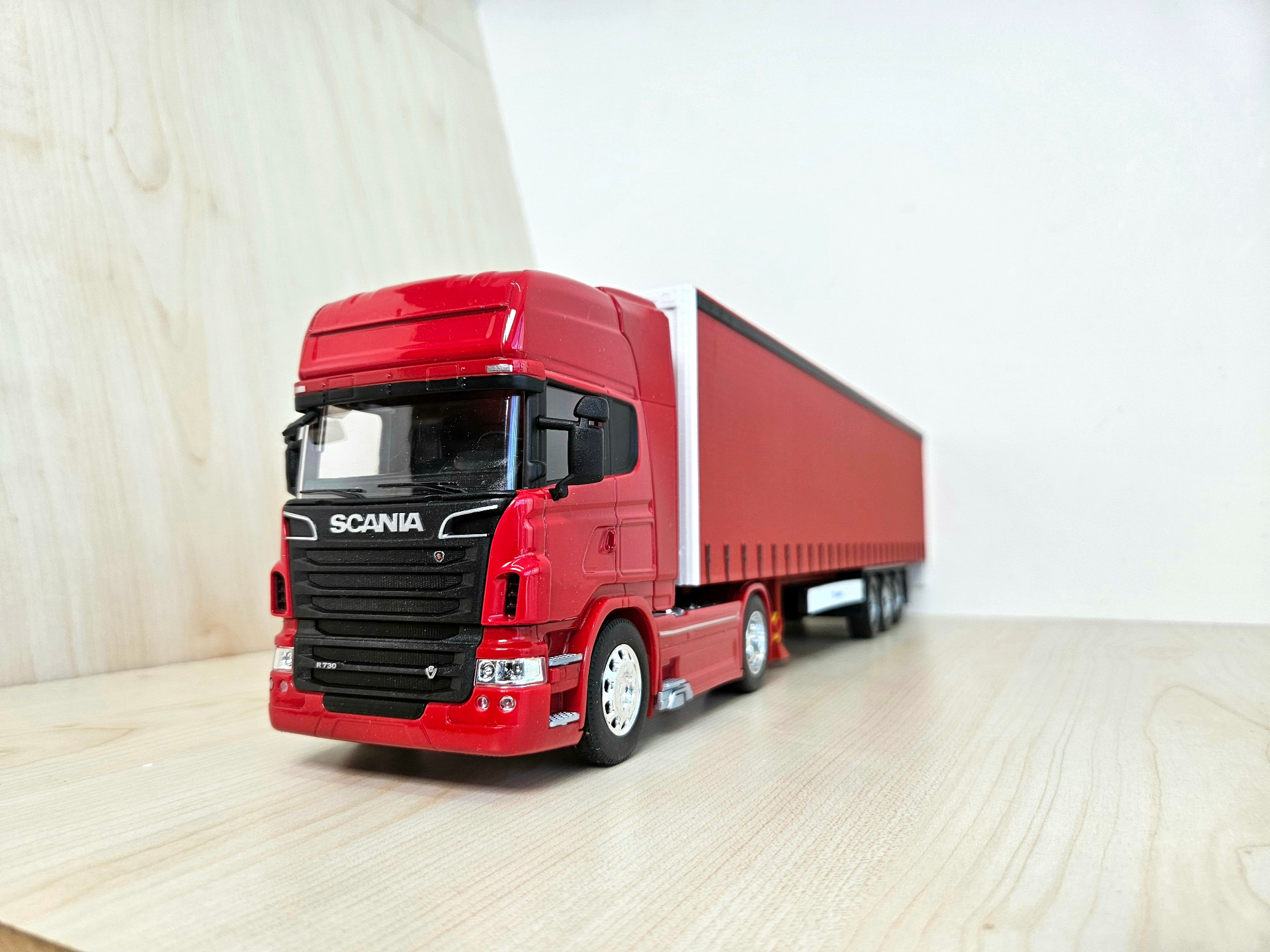 1/32 WELLY SCANIA R730 TENTE DORSELİ TIR MAKETİ