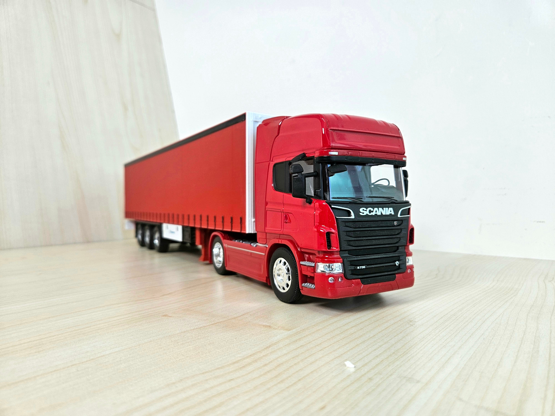 1/32 WELLY SCANIA R730 TENTE DORSELİ TIR MAKETİ