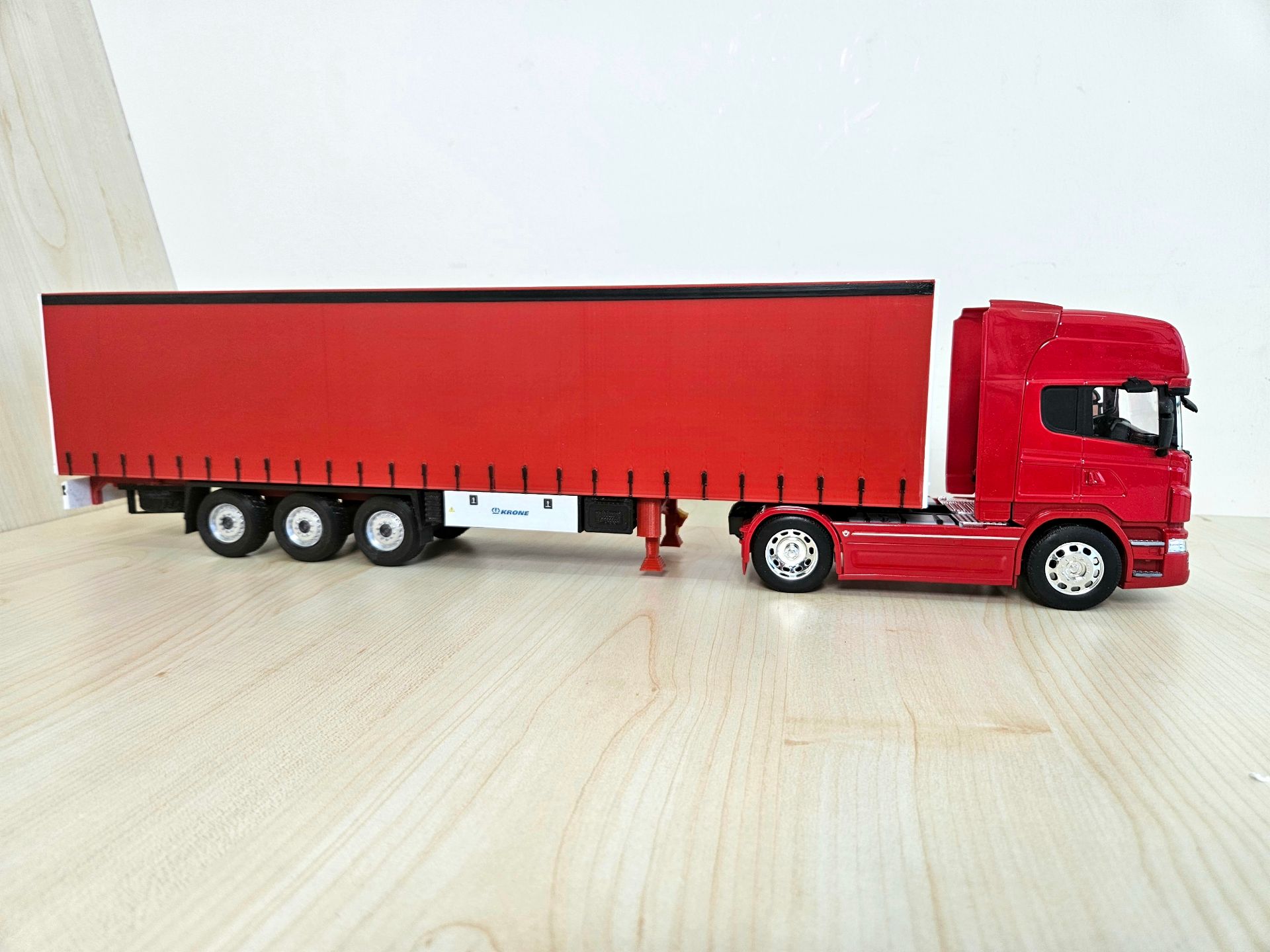 1/32 WELLY SCANIA R730 TENTE DORSELİ TIR MAKETİ