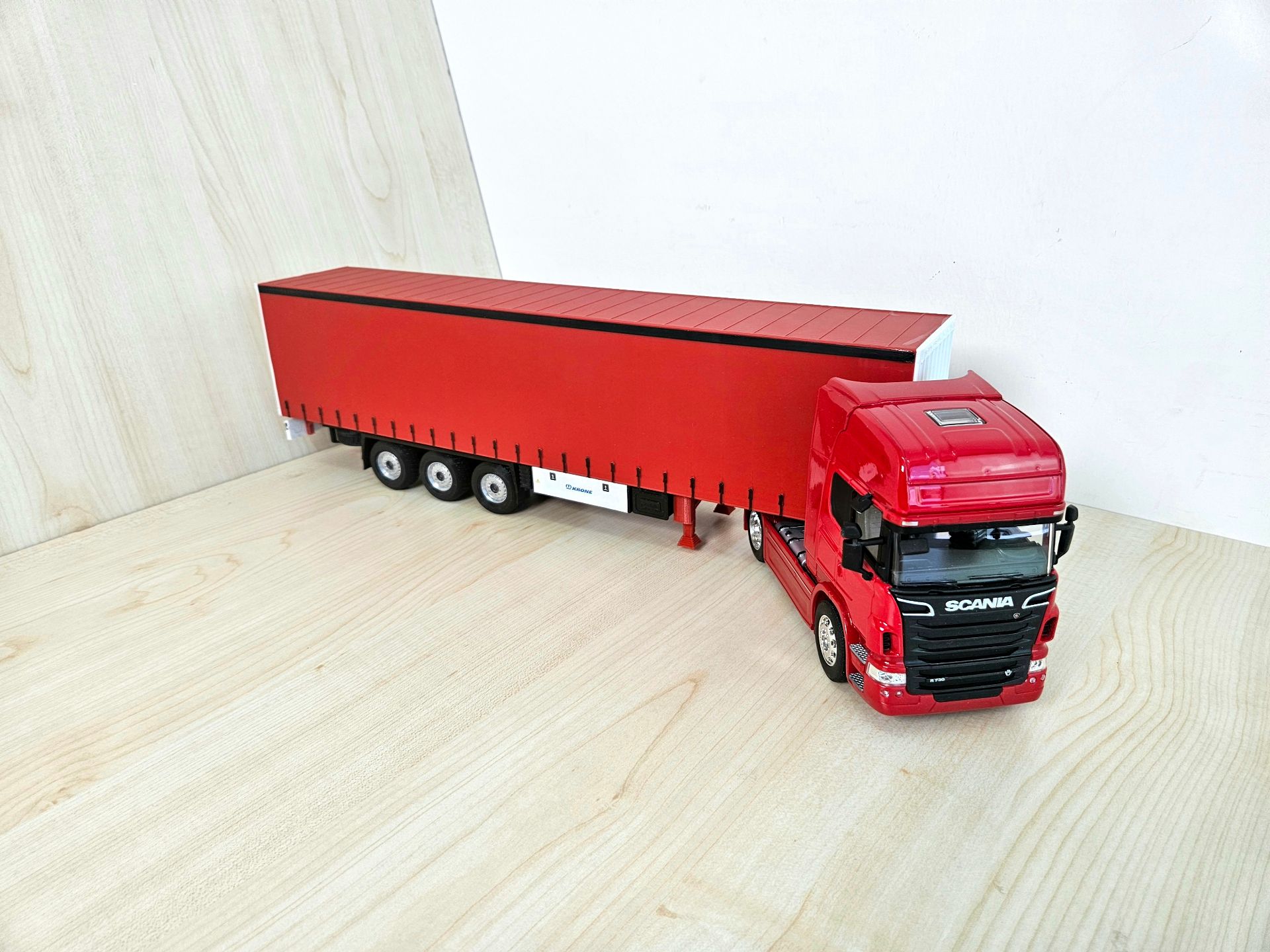 1/32 WELLY SCANIA R730 TENTE DORSELİ TIR MAKETİ