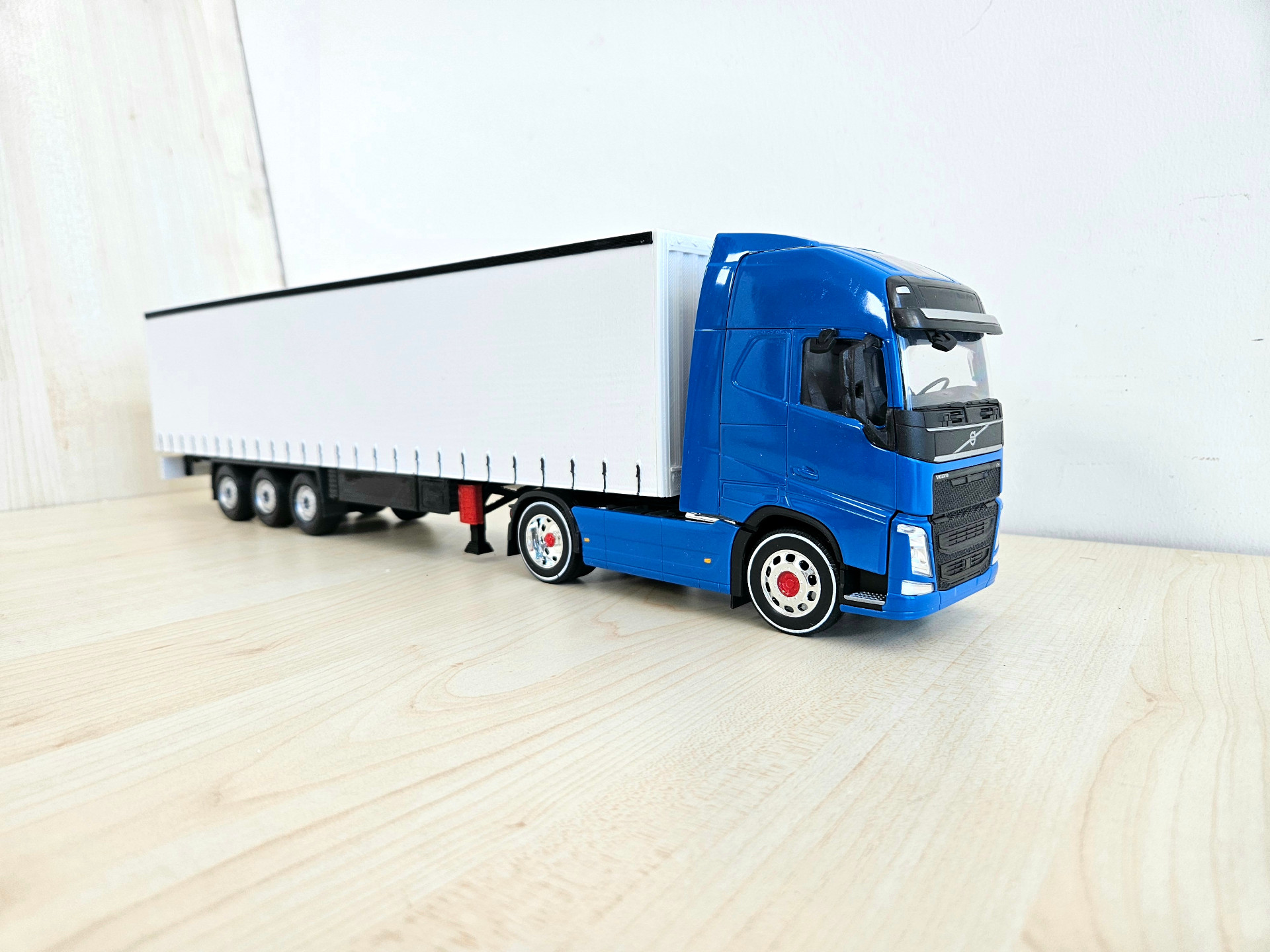 1/32 WELLY MAVİ VOLVO FH4 TENTE DORSELİ TIR MAKETİ
