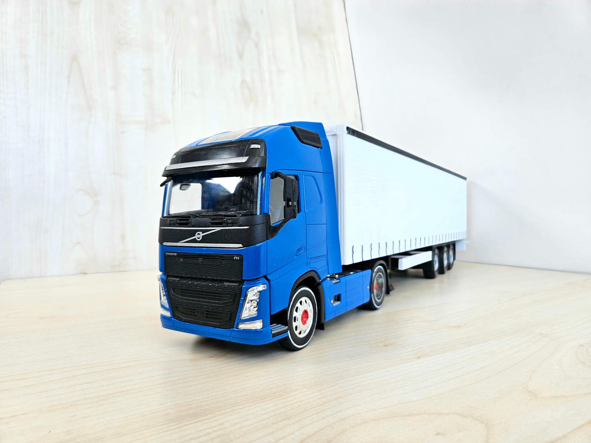 1/32 WELLY MAVİ VOLVO FH4 TENTE DORSELİ TIR MAKETİ