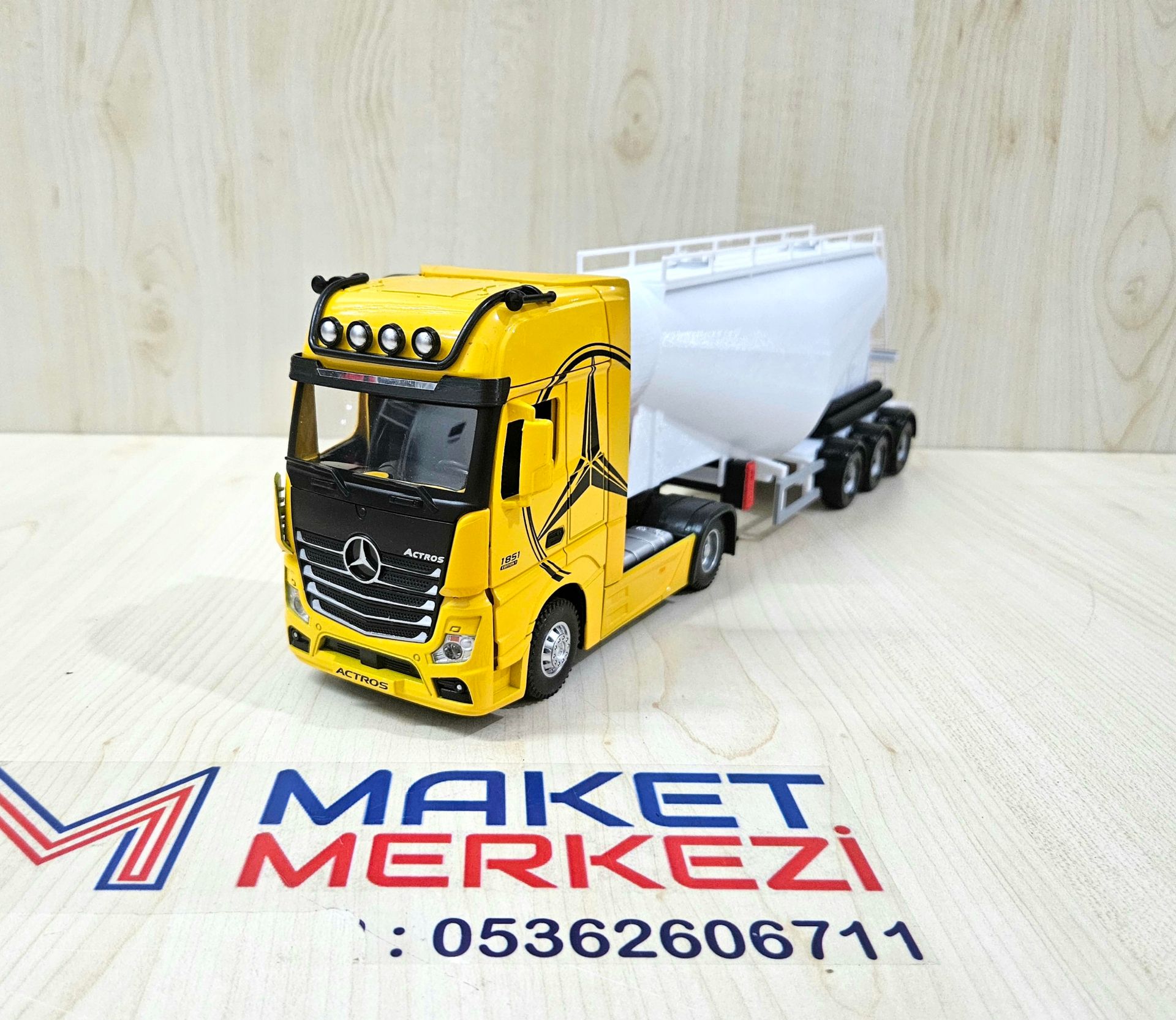 1/36 SARI MERCEDES ACTROS 1851 V TİPİ SİLOBAS TIR MAKETİ