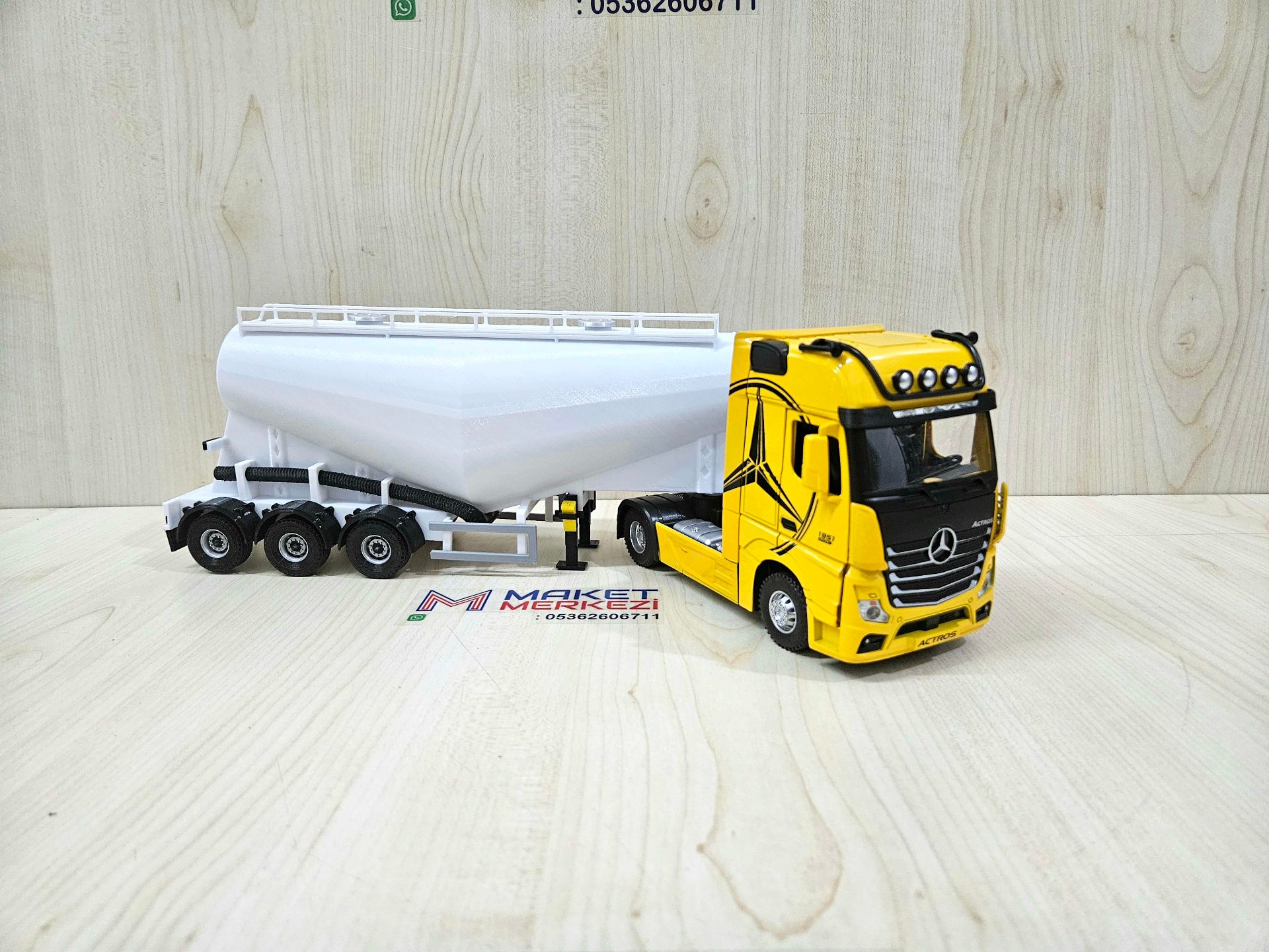 1/36 SARI MERCEDES ACTROS 1851 V TİPİ SİLOBAS TIR MAKETİ