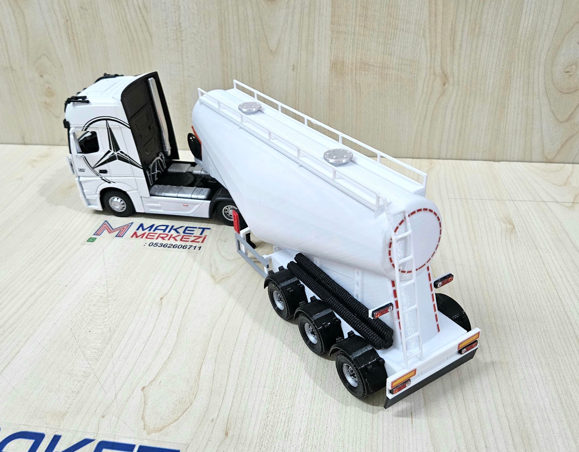 1/36 BEYAZ MERCEDES ACTROS 1851 V TİPİ SİLOBAS TIR MAKETİ