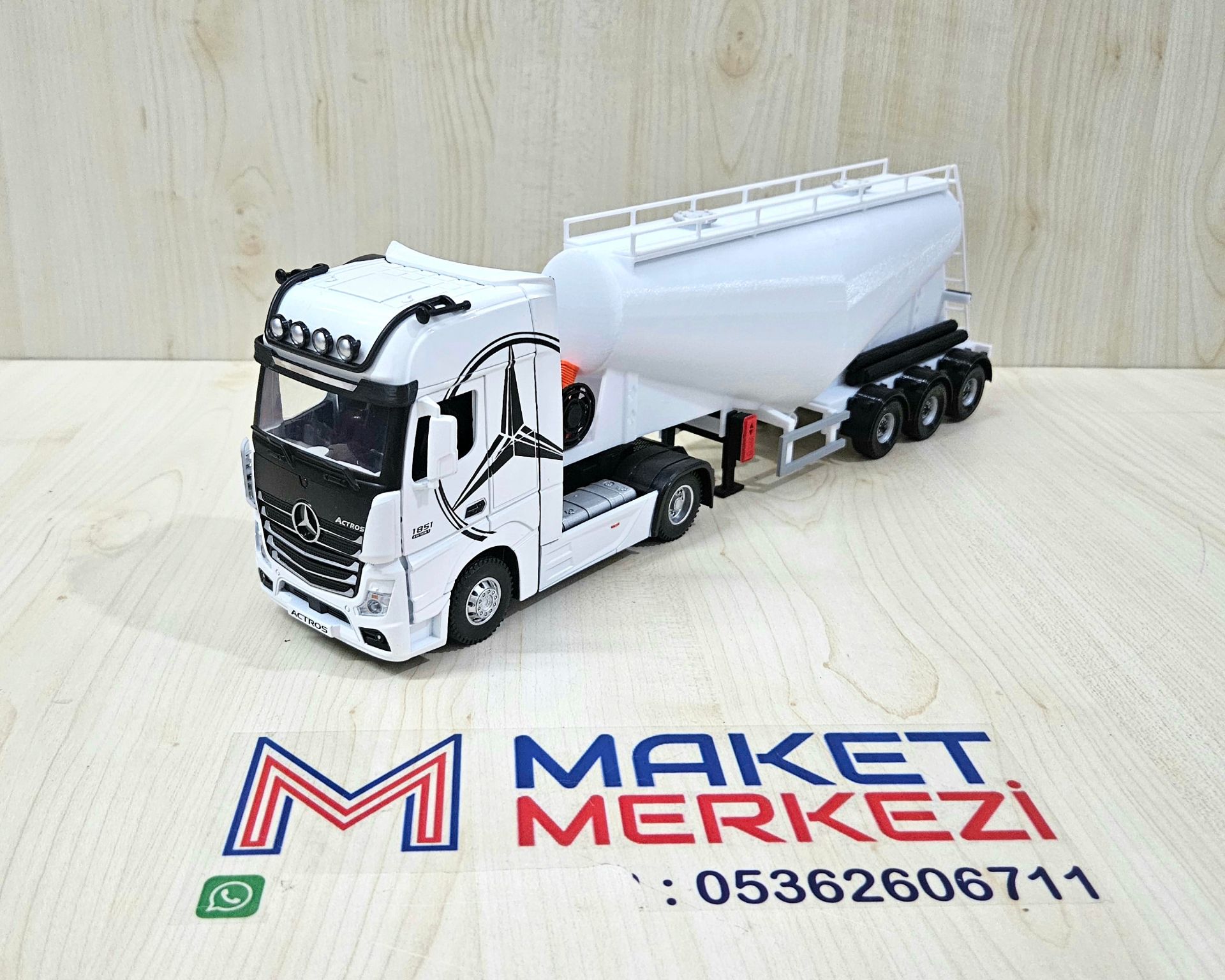 1/36 BEYAZ MERCEDES ACTROS 1851 V TİPİ SİLOBAS TIR MAKETİ