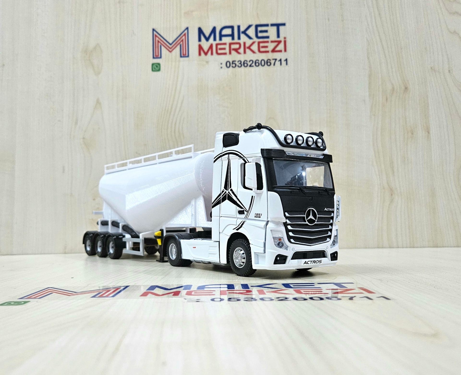 1/36 BEYAZ MERCEDES ACTROS 1851 V TİPİ SİLOBAS TIR MAKETİ
