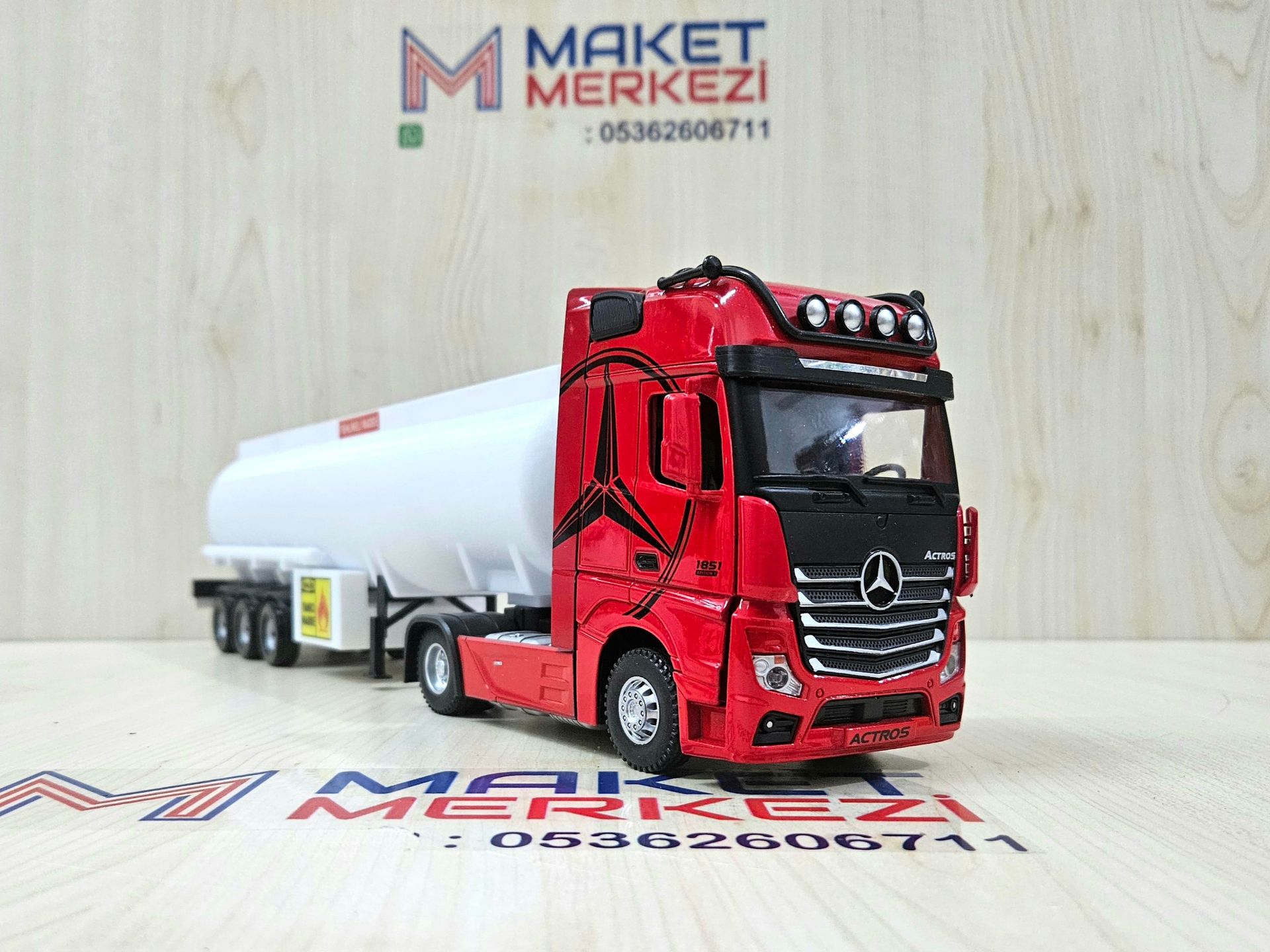 1/36 KIRMIZI MERCEDES ACTROS 1851 TANKER DORSELİ TIR MAKETİ