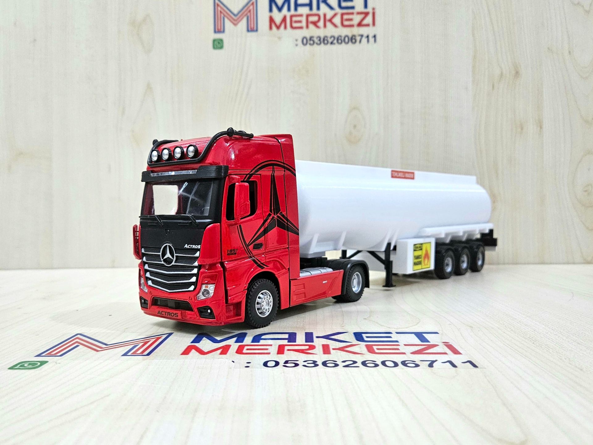 1/36 KIRMIZI MERCEDES ACTROS 1851 TANKER DORSELİ TIR MAKETİ