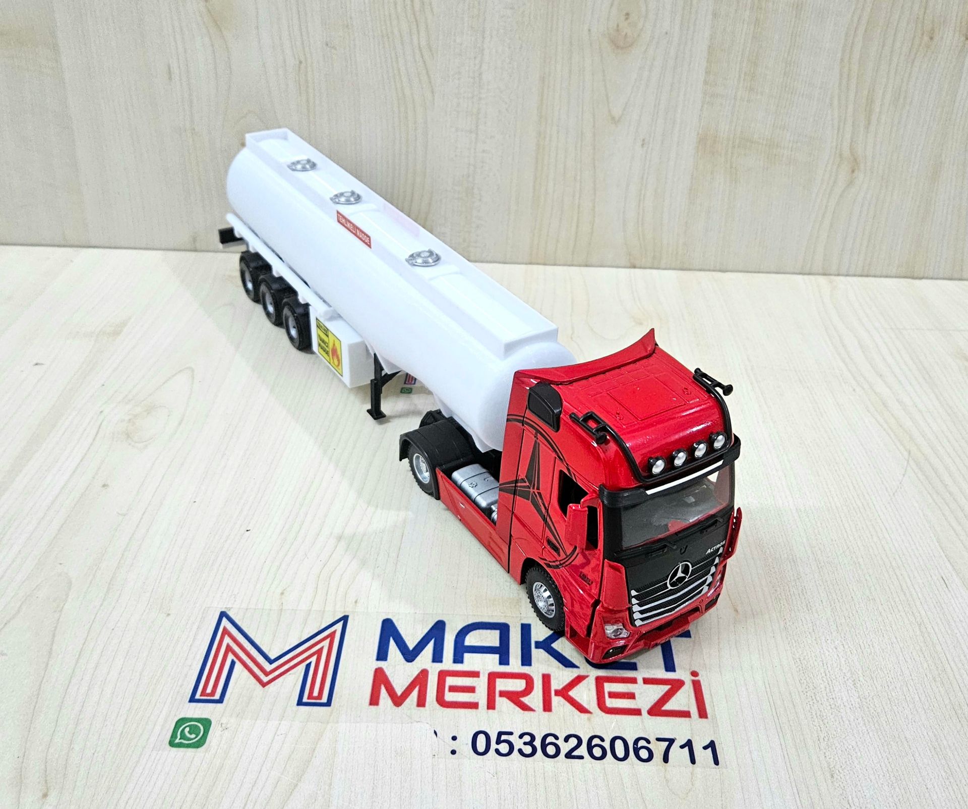 1/36 KIRMIZI MERCEDES ACTROS 1851 TANKER DORSELİ TIR MAKETİ