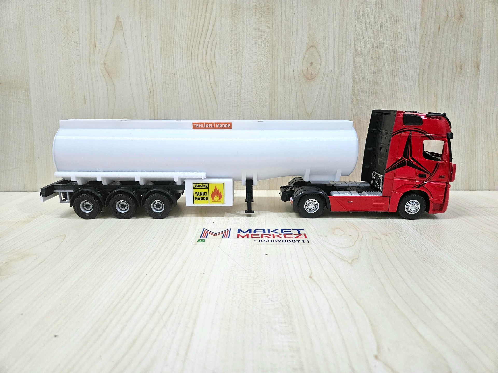 1/36 KIRMIZI MERCEDES ACTROS 1851 TANKER DORSELİ TIR MAKETİ
