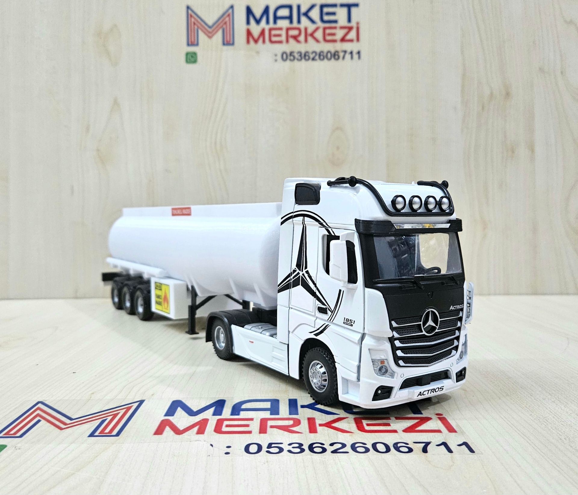 1/36 BEYAZ MERCEDES ACTROS 1851 TANKER DORSELİ TIR MAKETİ
