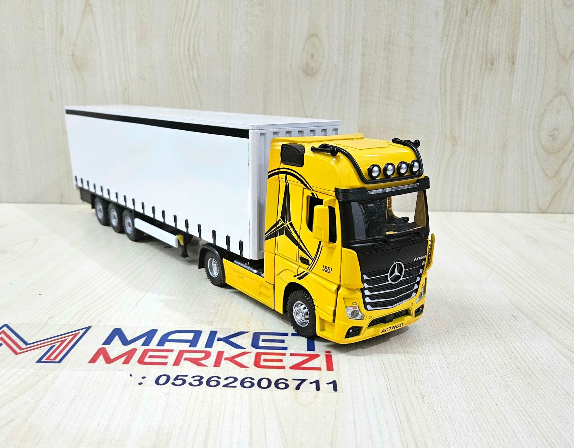 1/36 SARI MERCEDES ACTROS 1851 TENTE DORSELİ TIR MAKETİ
