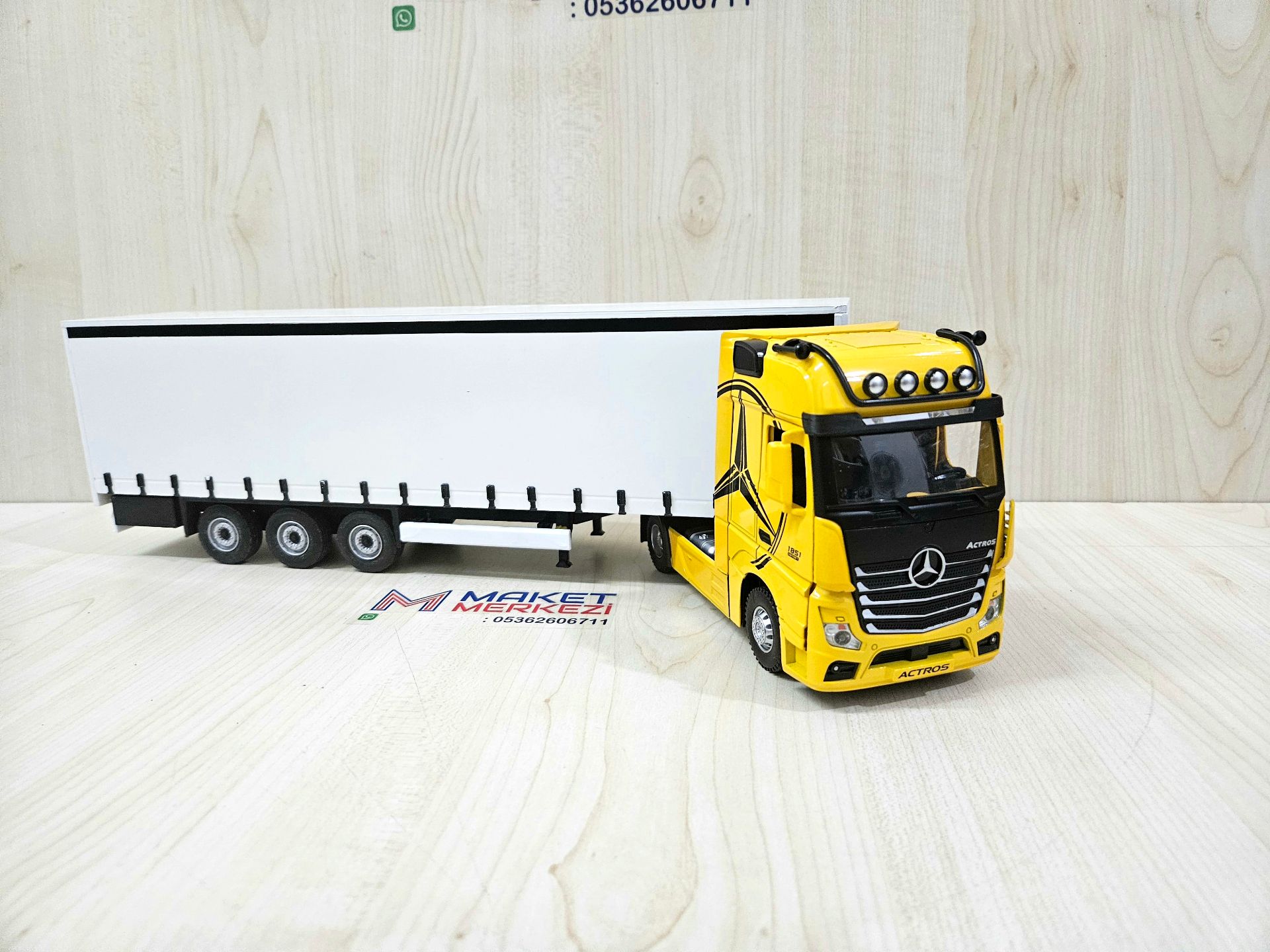 1/36 SARI MERCEDES ACTROS 1851 TENTE DORSELİ TIR MAKETİ
