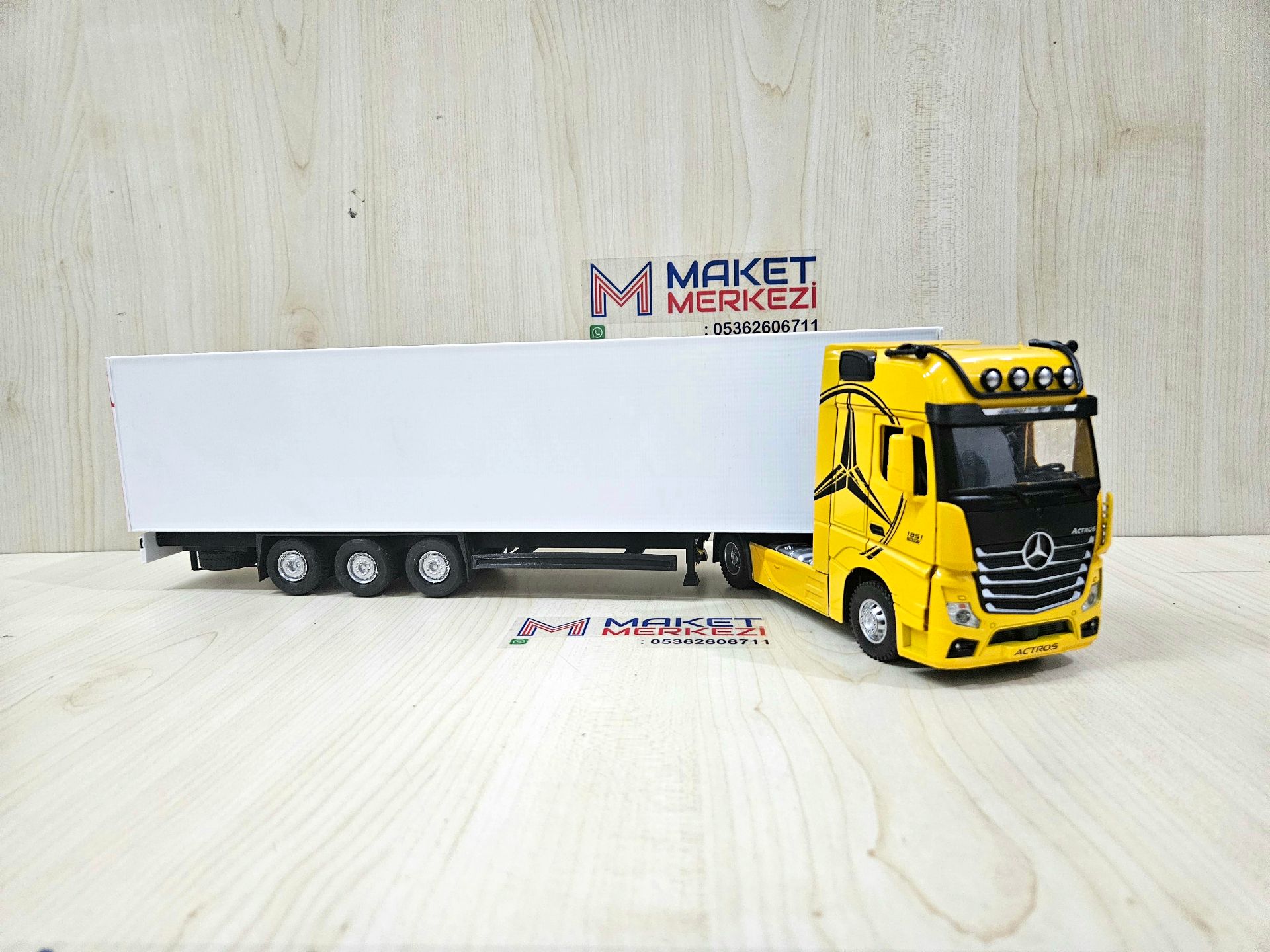 1/36 SARI MERCEDES ACTROS 1851 FRIGO DORSELİ TIR MAKETİ