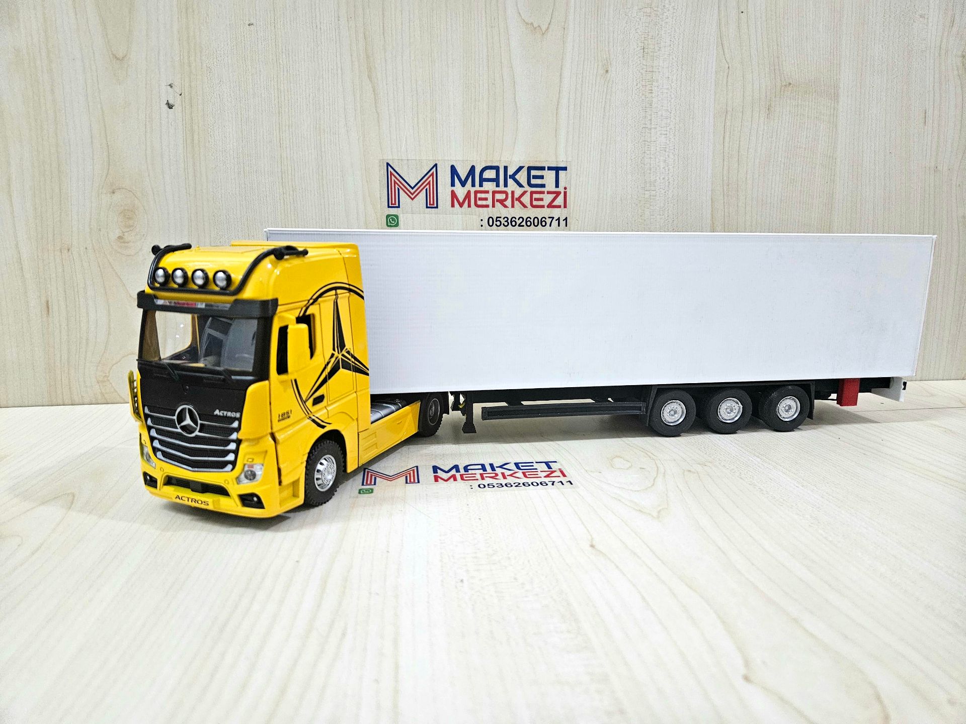 1/36 SARI MERCEDES ACTROS 1851 FRIGO DORSELİ TIR MAKETİ