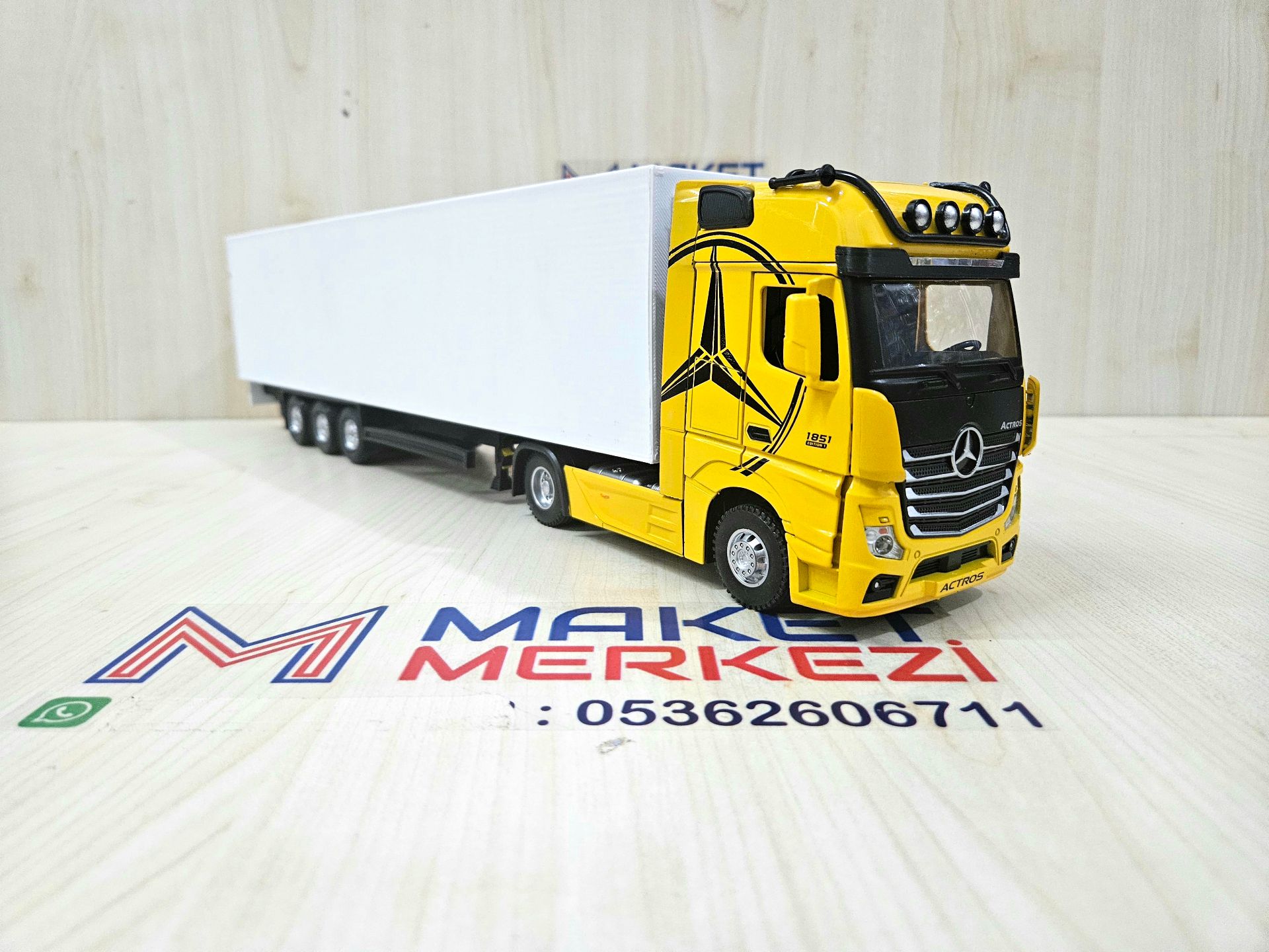 1/36 SARI MERCEDES ACTROS 1851 FRIGO DORSELİ TIR MAKETİ