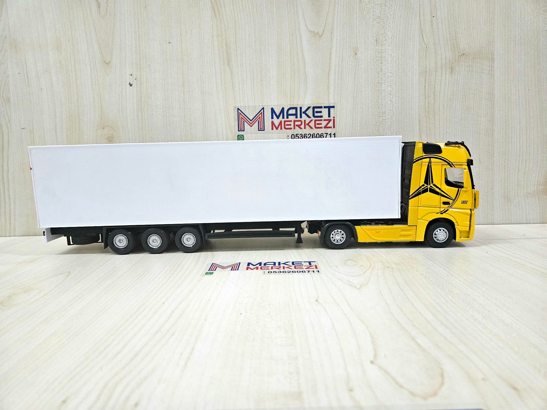 1/36 SARI MERCEDES ACTROS 1851 FRIGO DORSELİ TIR MAKETİ