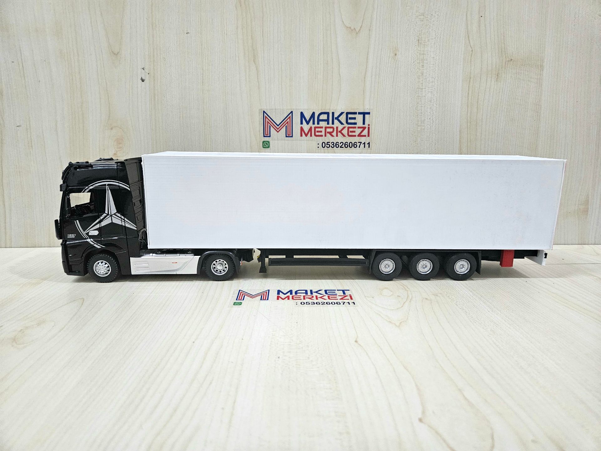 1/36 SİYAH MERCEDES ACTROS 1851 FRIGO DORSELİ TIR MAKETİ
