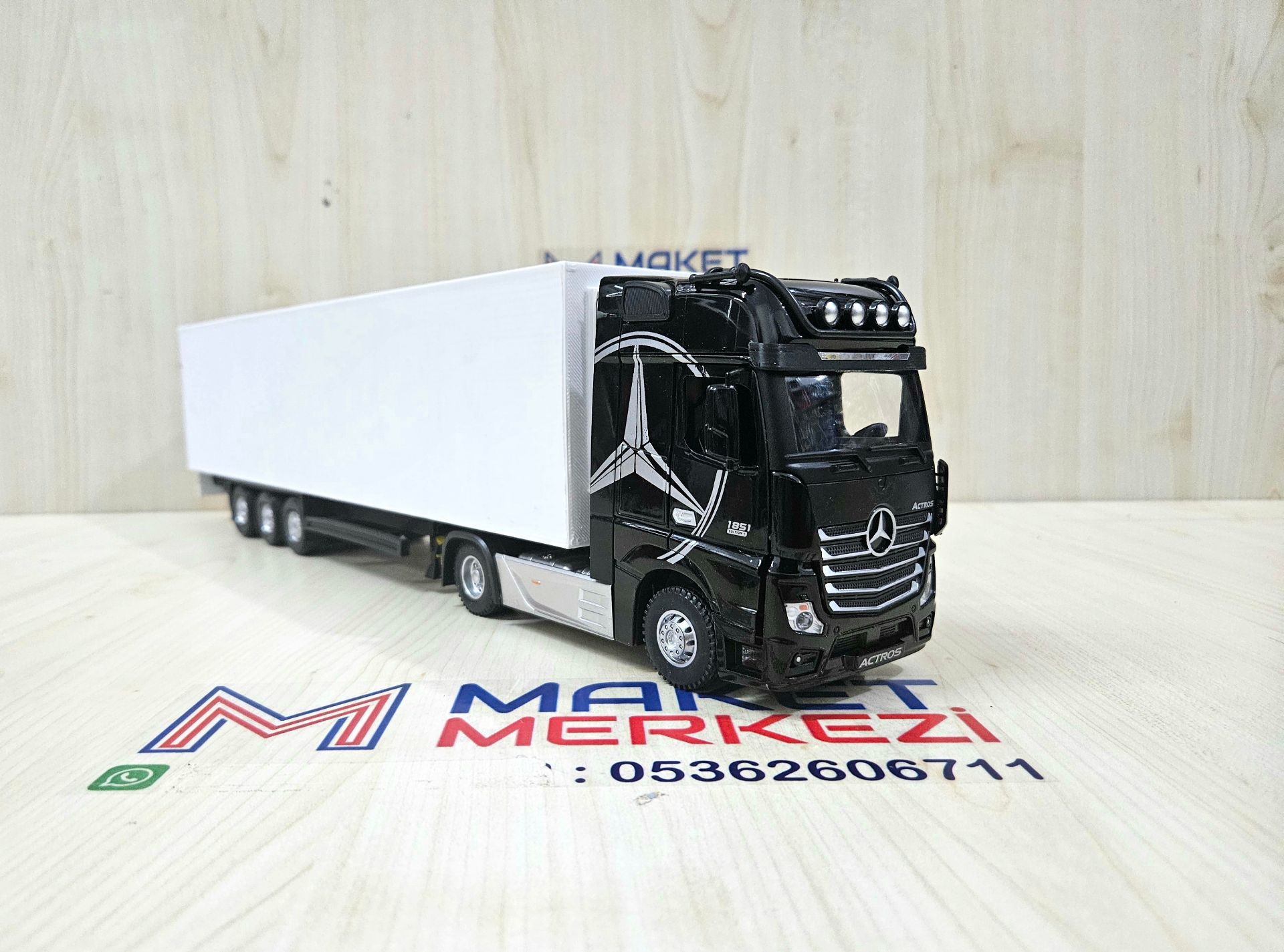 1/36 SİYAH MERCEDES ACTROS 1851 FRIGO DORSELİ TIR MAKETİ