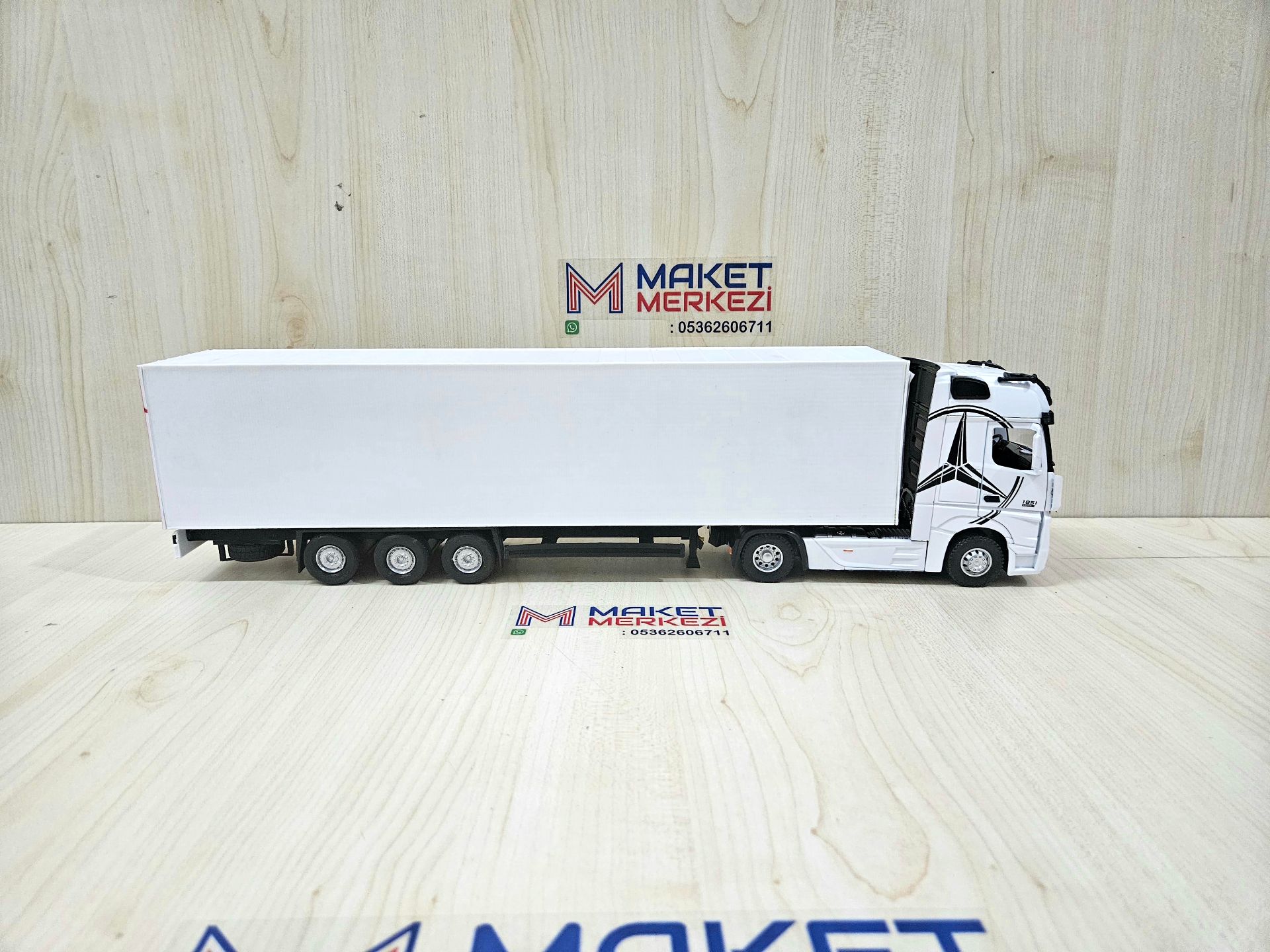 1/36 BEYAZ MERCEDES ACTROS 1851 FRIGO DORSELİ TIR MAKETİ